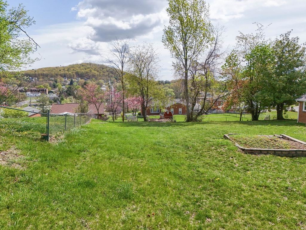 396 LINDEN DR, STAUNTON, Virginia 24401, 3 Bedrooms Bedrooms, ,2 BathroomsBathrooms,Residential,396 LINDEN DR,662527 MLS # 662527