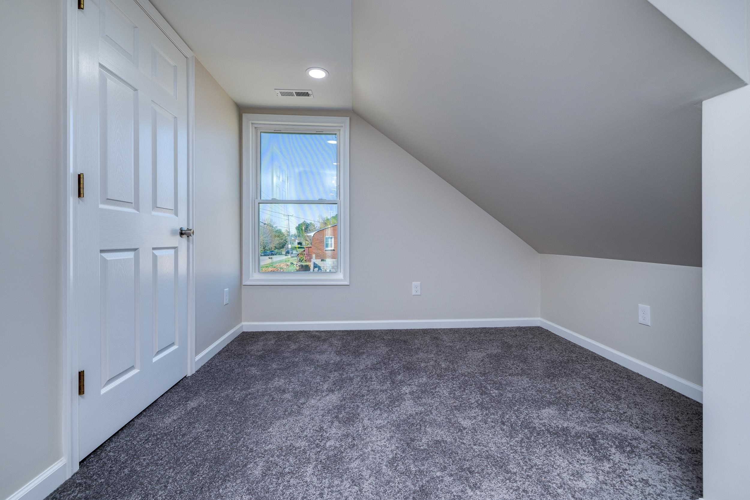 422 GRUBERT AVE, STAUNTON, Virginia 24401, 3 Bedrooms Bedrooms, ,2 BathroomsBathrooms,Residential,422 GRUBERT AVE,663079 MLS # 663079
