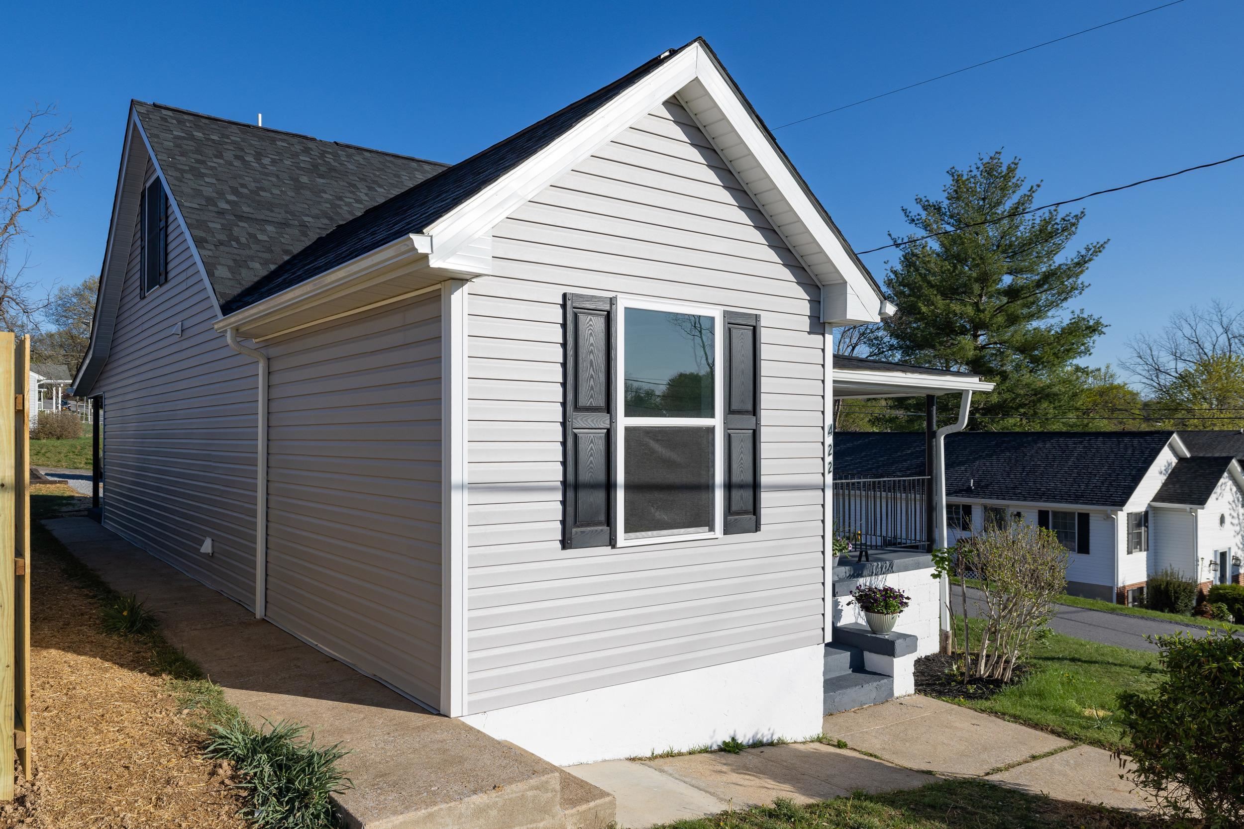 422 GRUBERT AVE, STAUNTON, Virginia 24401, 3 Bedrooms Bedrooms, ,2 BathroomsBathrooms,Residential,422 GRUBERT AVE,663079 MLS # 663079