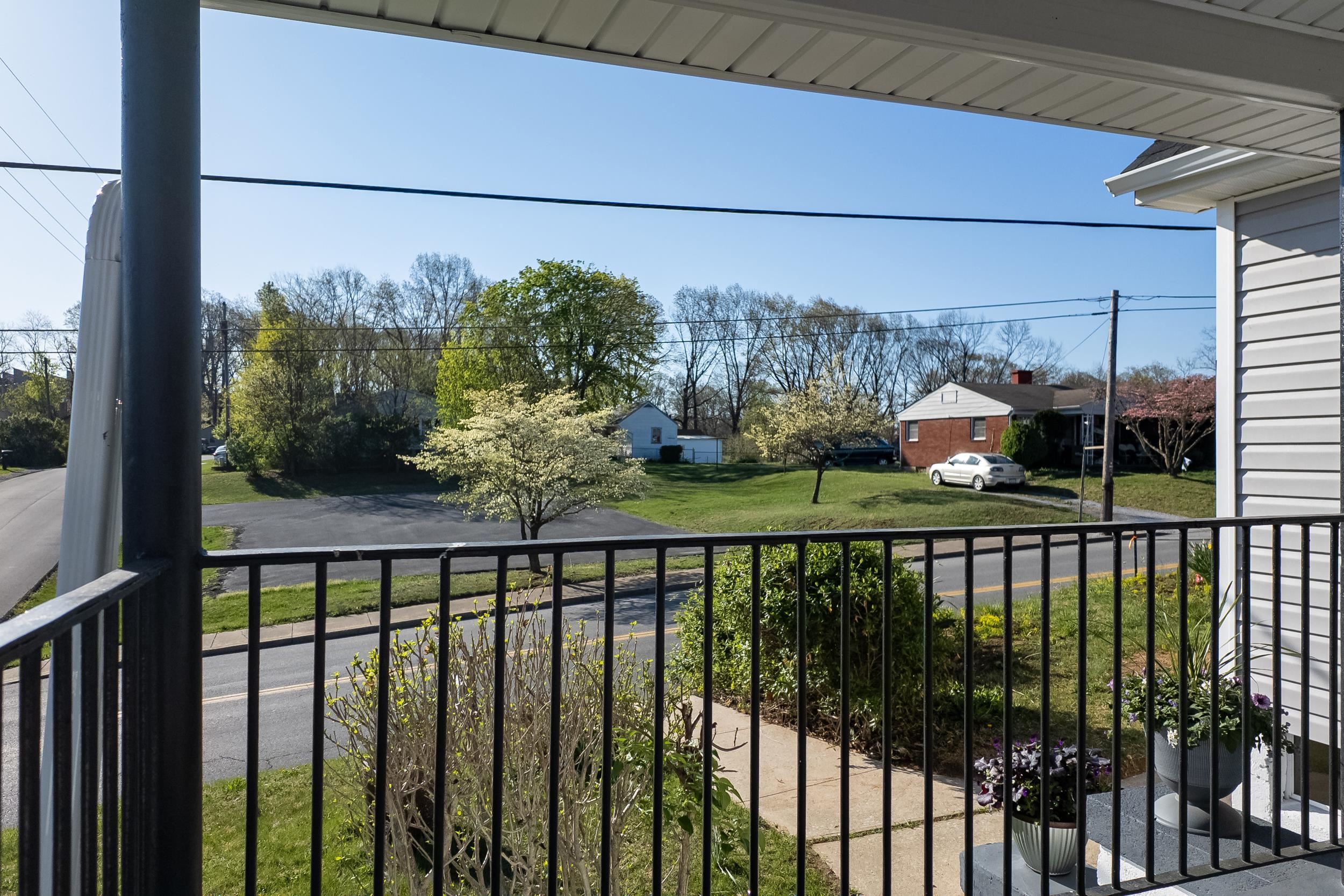 422 GRUBERT AVE, STAUNTON, Virginia 24401, 3 Bedrooms Bedrooms, ,2 BathroomsBathrooms,Residential,422 GRUBERT AVE,663079 MLS # 663079