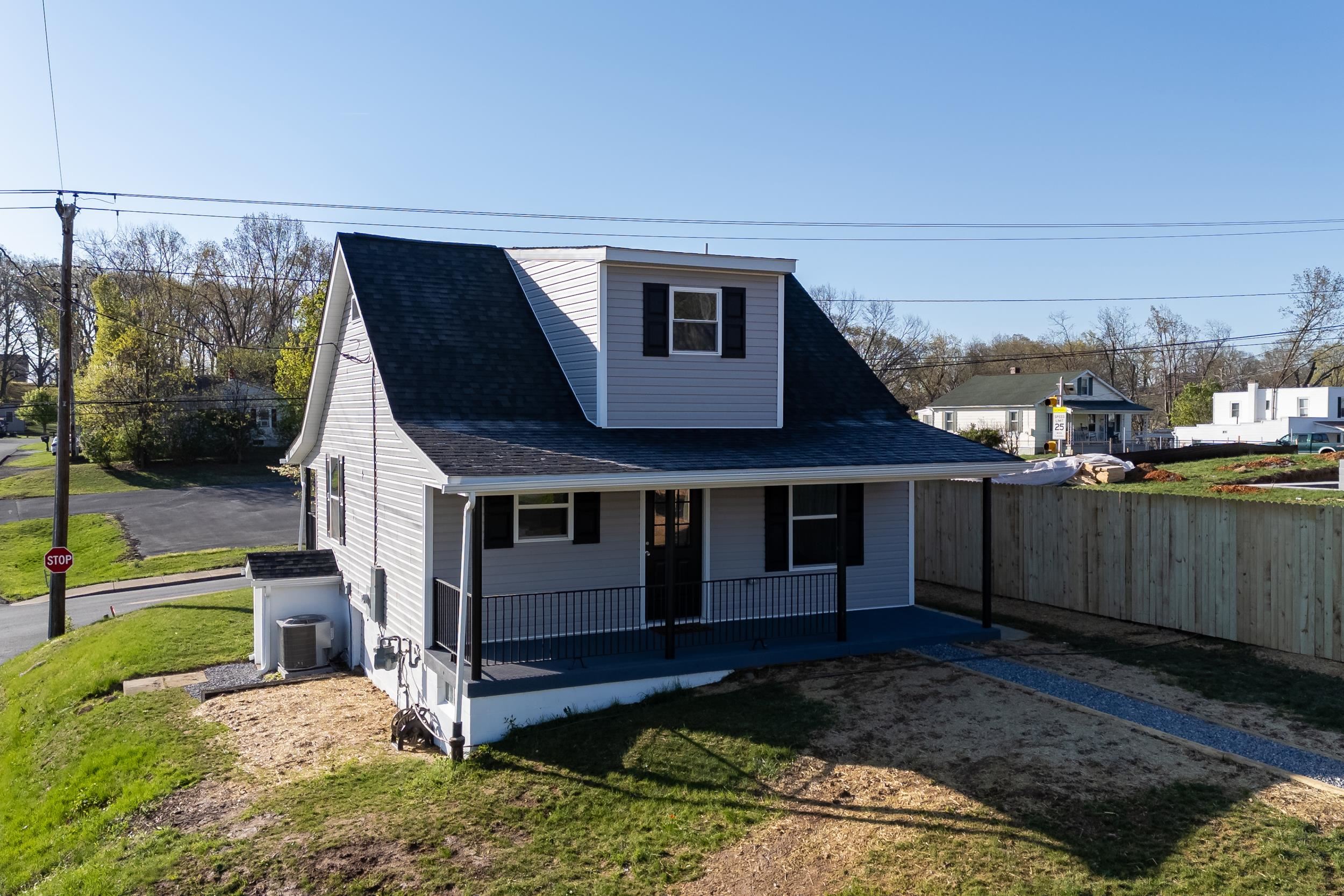 422 GRUBERT AVE, STAUNTON, Virginia 24401, 3 Bedrooms Bedrooms, ,2 BathroomsBathrooms,Residential,422 GRUBERT AVE,663079 MLS # 663079