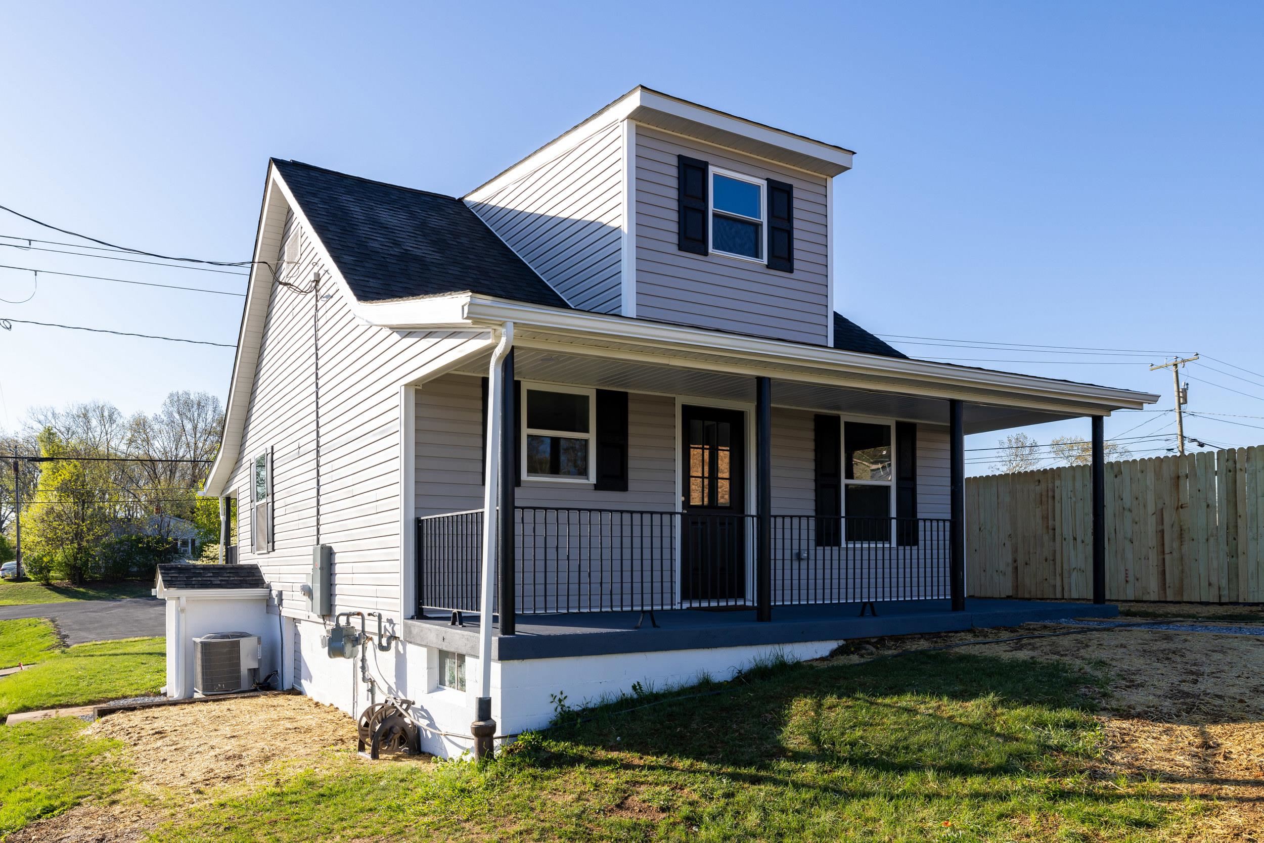 422 GRUBERT AVE, STAUNTON, Virginia 24401, 3 Bedrooms Bedrooms, ,2 BathroomsBathrooms,Residential,422 GRUBERT AVE,663079 MLS # 663079