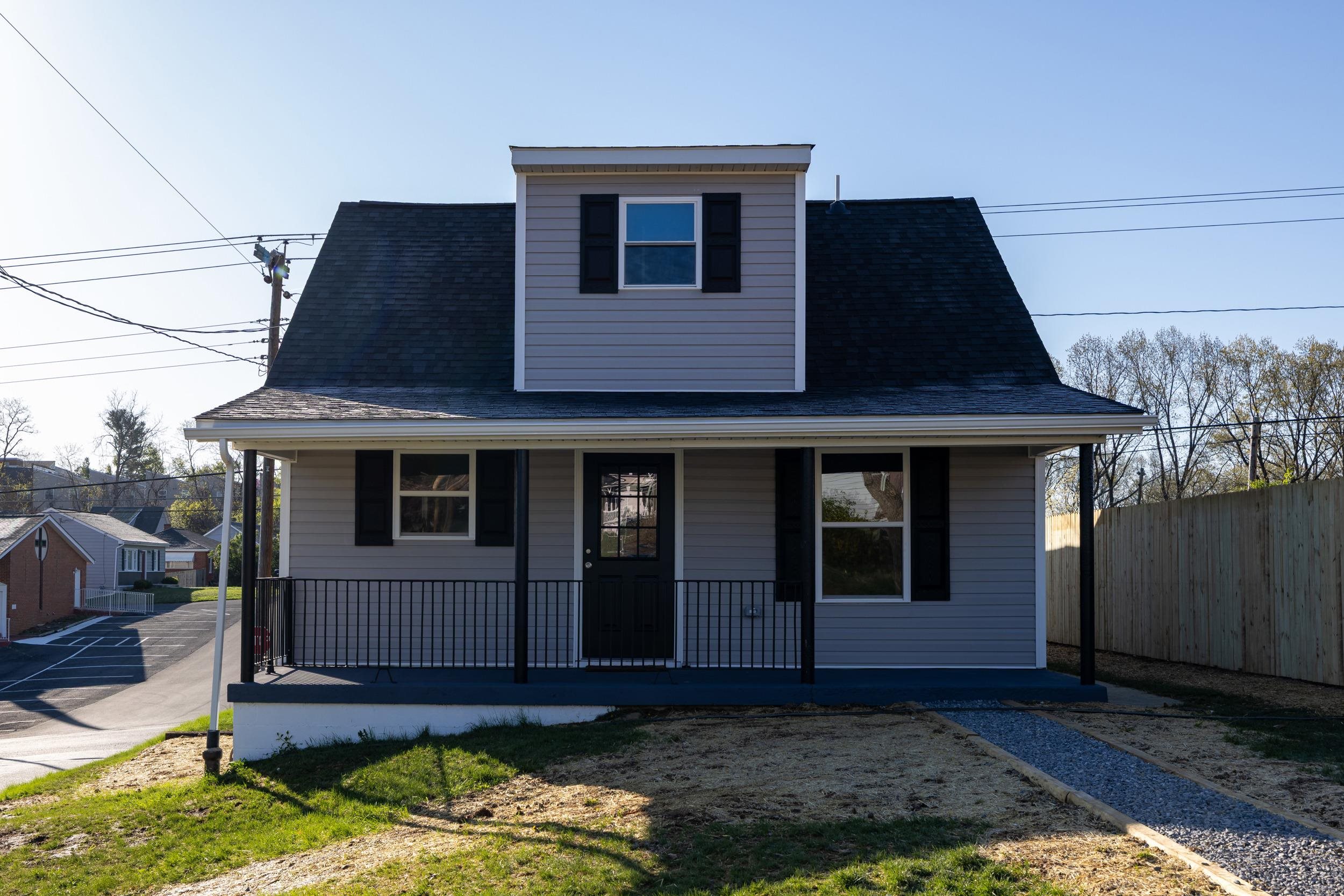 422 GRUBERT AVE, STAUNTON, Virginia 24401, 3 Bedrooms Bedrooms, ,2 BathroomsBathrooms,Residential,422 GRUBERT AVE,663079 MLS # 663079