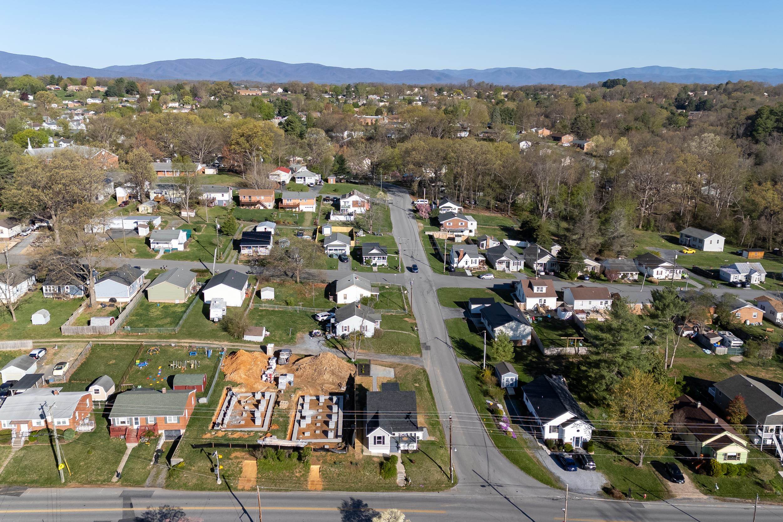 422 GRUBERT AVE, STAUNTON, Virginia 24401, 3 Bedrooms Bedrooms, ,2 BathroomsBathrooms,Residential,422 GRUBERT AVE,663079 MLS # 663079