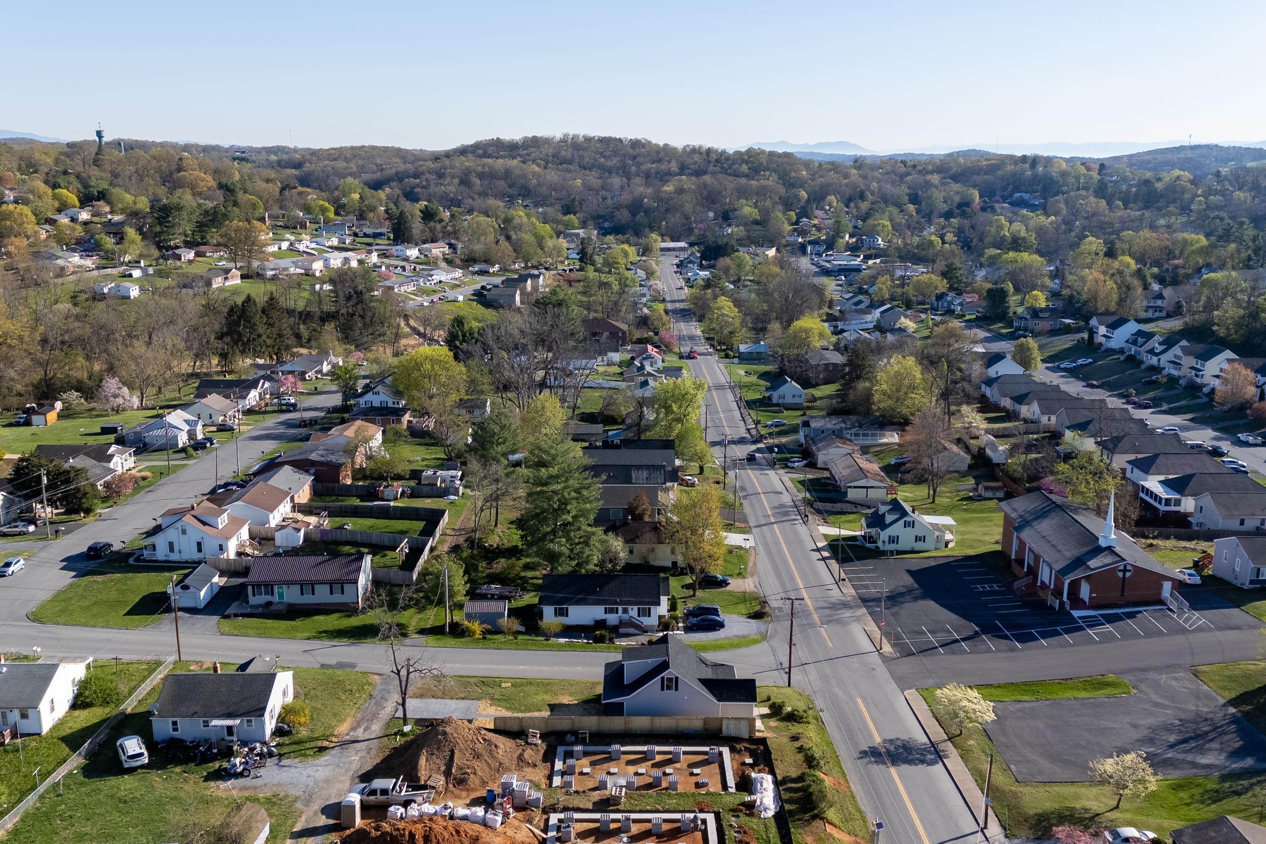 422 GRUBERT AVE, STAUNTON, Virginia 24401, 3 Bedrooms Bedrooms, ,2 BathroomsBathrooms,Residential,422 GRUBERT AVE,663079 MLS # 663079