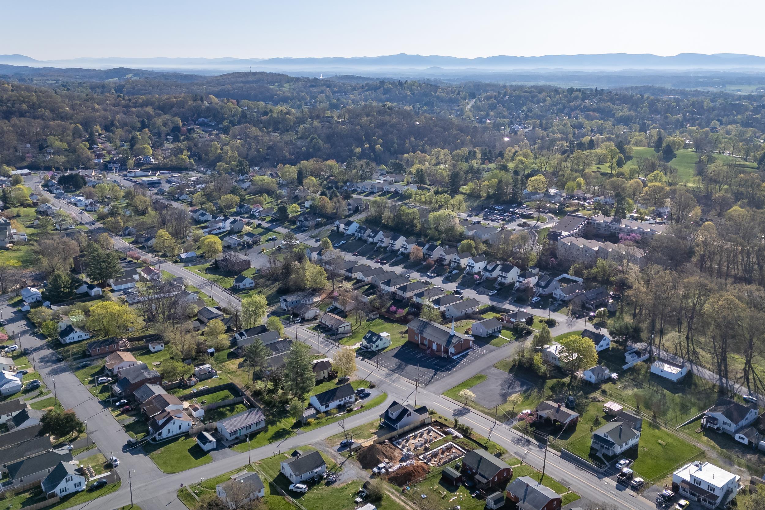 422 GRUBERT AVE, STAUNTON, Virginia 24401, 3 Bedrooms Bedrooms, ,2 BathroomsBathrooms,Residential,422 GRUBERT AVE,663079 MLS # 663079