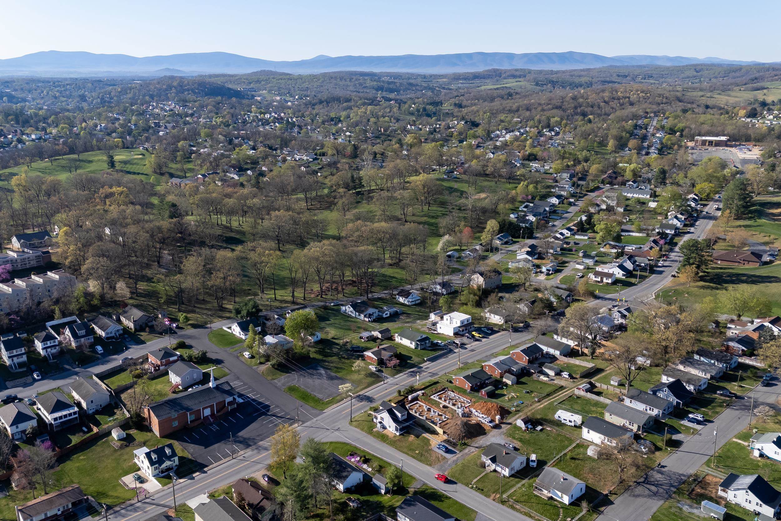422 GRUBERT AVE, STAUNTON, Virginia 24401, 3 Bedrooms Bedrooms, ,2 BathroomsBathrooms,Residential,422 GRUBERT AVE,663079 MLS # 663079