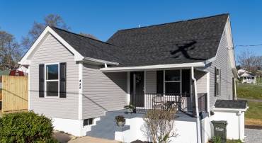 422 GRUBERT AVE, STAUNTON, Virginia 24401, 3 Bedrooms Bedrooms, ,2 BathroomsBathrooms,Residential,422 GRUBERT AVE,663079 MLS # 663079