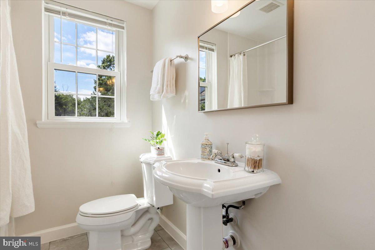 3222 S UTAH ST, ARLINGTON, Virginia 22206, 2 Bedrooms Bedrooms, ,2 BathroomsBathrooms,Residential,For sale,3222 S UTAH ST,VAAR2060108 MLS # VAAR2060108