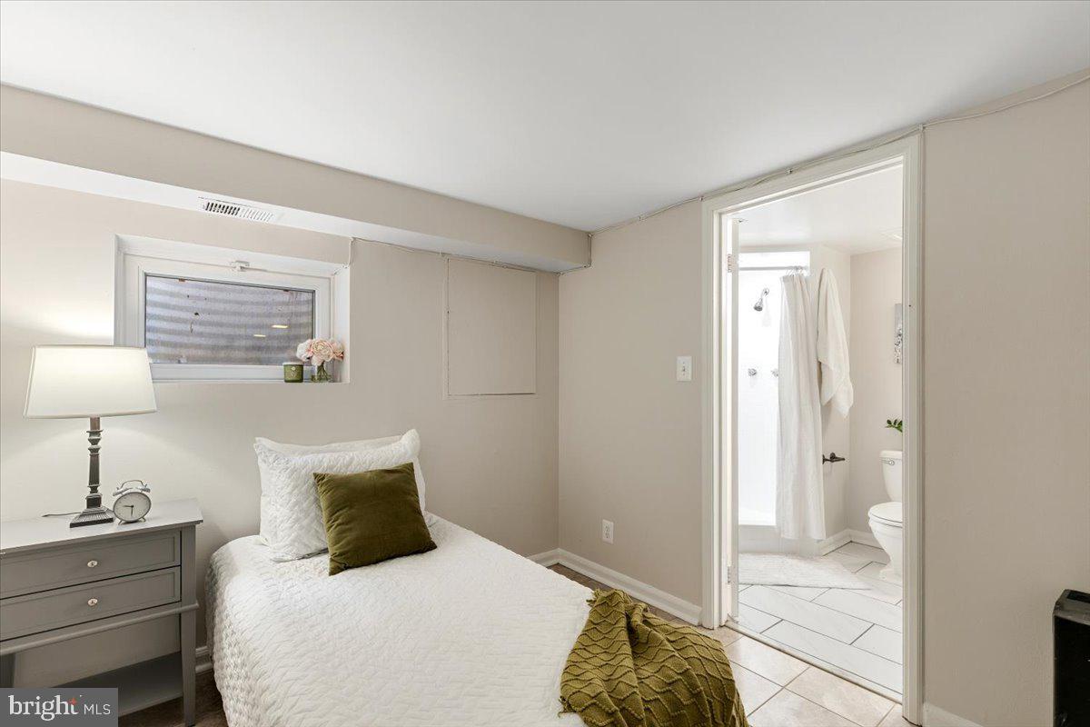 3222 S UTAH ST, ARLINGTON, Virginia 22206, 2 Bedrooms Bedrooms, ,2 BathroomsBathrooms,Residential,For sale,3222 S UTAH ST,VAAR2060108 MLS # VAAR2060108