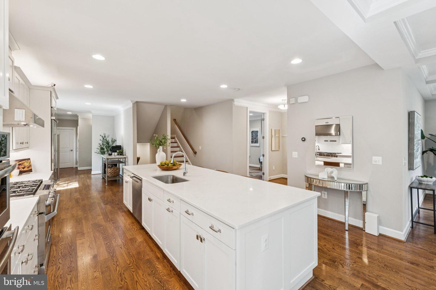 2354 N QUEBEC ST, ARLINGTON, Virginia 22207, 5 Bedrooms Bedrooms, 22 Rooms Rooms,4 BathroomsBathrooms,Residential,For sale,2354 N QUEBEC ST,VAAR2060426 MLS # VAAR2060426
