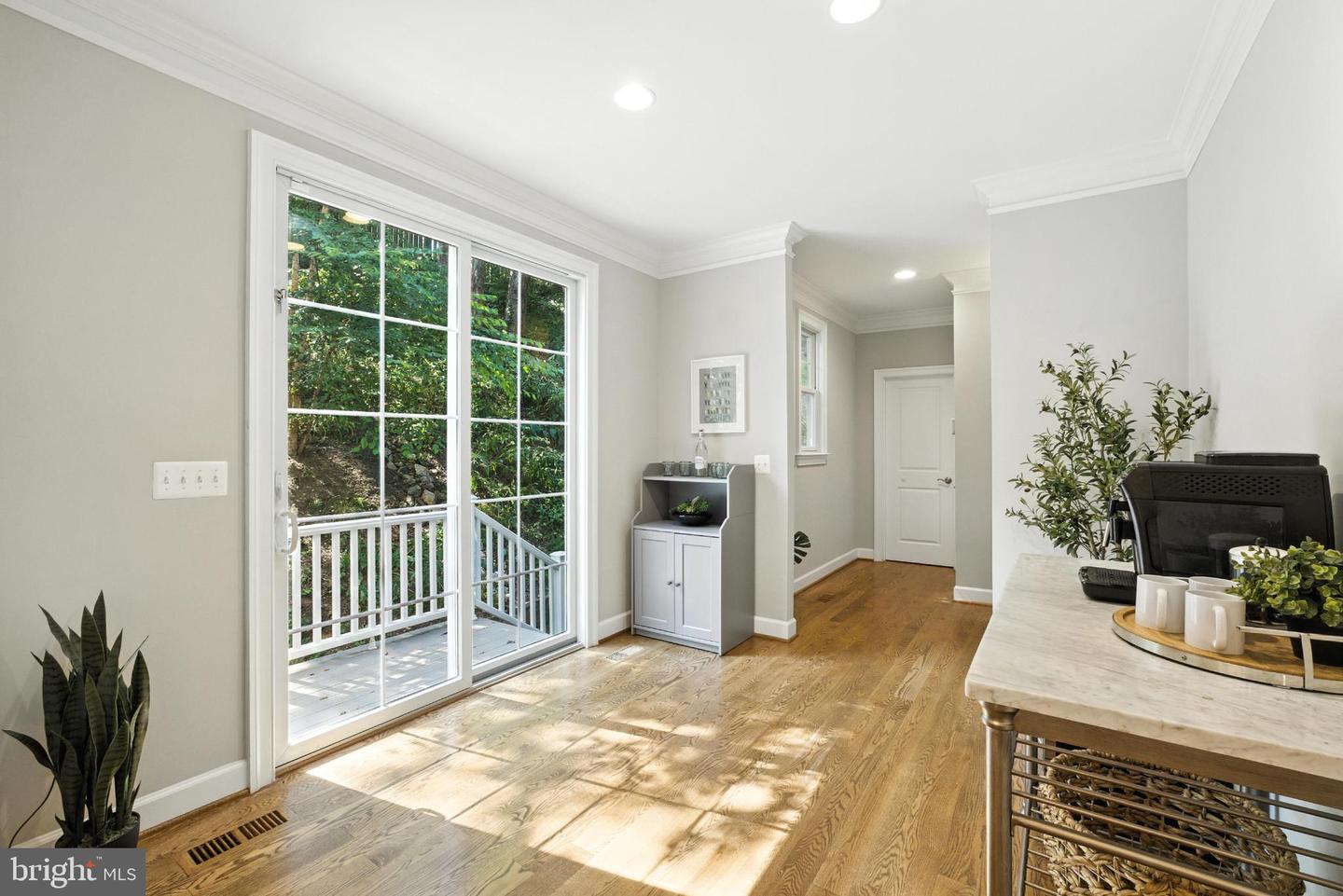 2354 N QUEBEC ST, ARLINGTON, Virginia 22207, 5 Bedrooms Bedrooms, 22 Rooms Rooms,4 BathroomsBathrooms,Residential,For sale,2354 N QUEBEC ST,VAAR2060426 MLS # VAAR2060426
