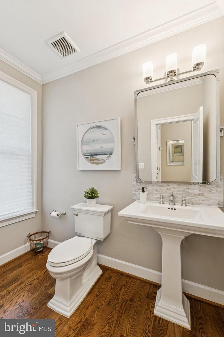 2354 N QUEBEC ST, ARLINGTON, Virginia 22207, 5 Bedrooms Bedrooms, 22 Rooms Rooms,4 BathroomsBathrooms,Residential,For sale,2354 N QUEBEC ST,VAAR2060426 MLS # VAAR2060426
