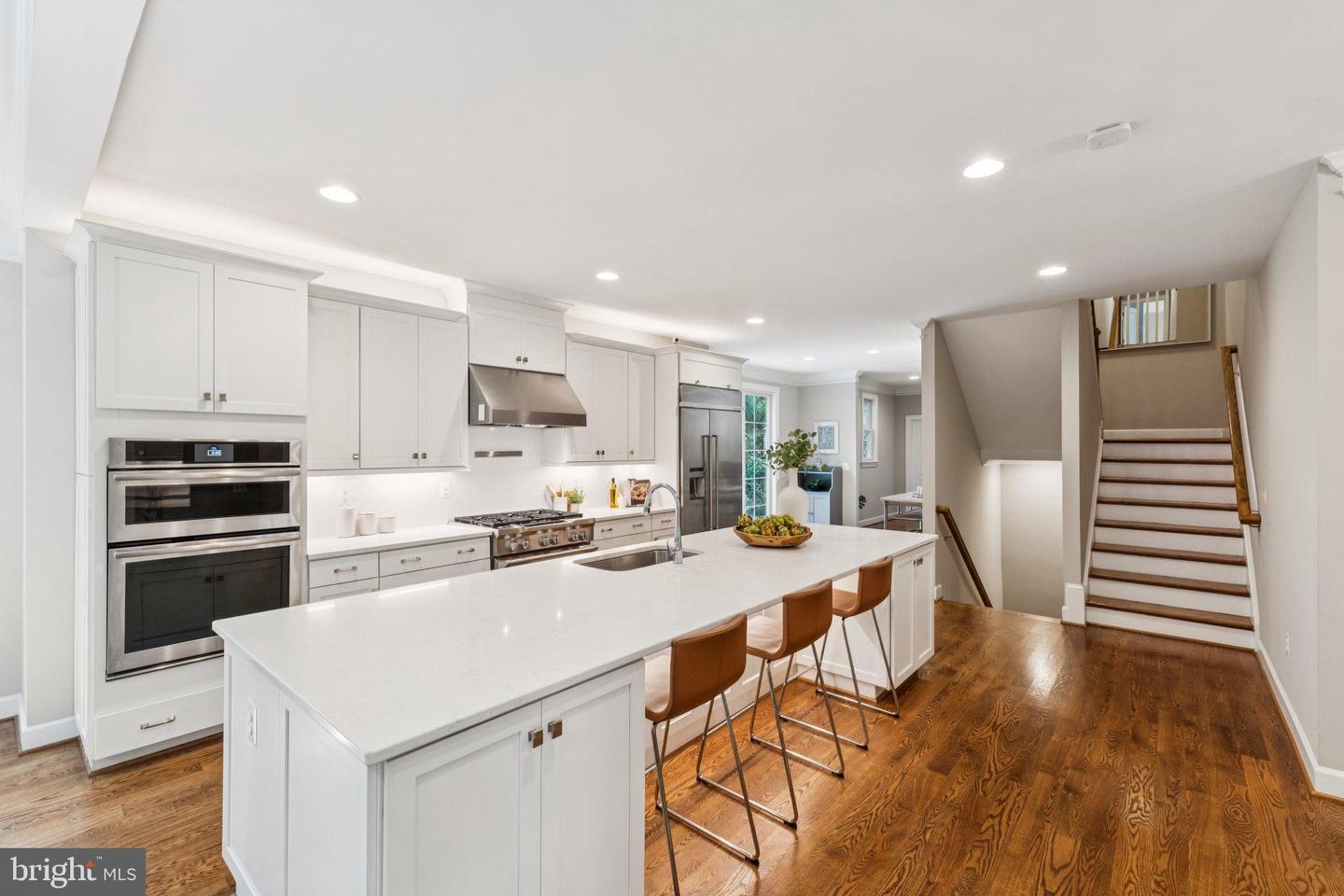 2354 N QUEBEC ST, ARLINGTON, Virginia 22207, 5 Bedrooms Bedrooms, 22 Rooms Rooms,4 BathroomsBathrooms,Residential,For sale,2354 N QUEBEC ST,VAAR2060426 MLS # VAAR2060426