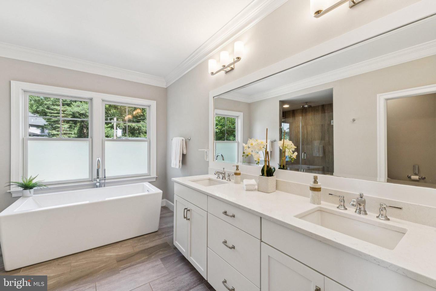2354 N QUEBEC ST, ARLINGTON, Virginia 22207, 5 Bedrooms Bedrooms, 22 Rooms Rooms,4 BathroomsBathrooms,Residential,For sale,2354 N QUEBEC ST,VAAR2060426 MLS # VAAR2060426