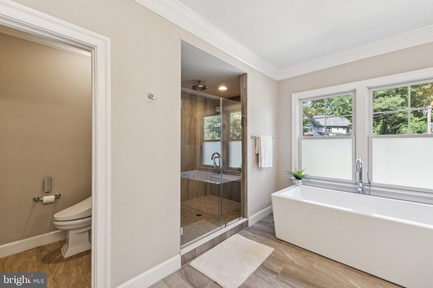 2354 N QUEBEC ST, ARLINGTON, Virginia 22207, 5 Bedrooms Bedrooms, 22 Rooms Rooms,4 BathroomsBathrooms,Residential,For sale,2354 N QUEBEC ST,VAAR2060426 MLS # VAAR2060426
