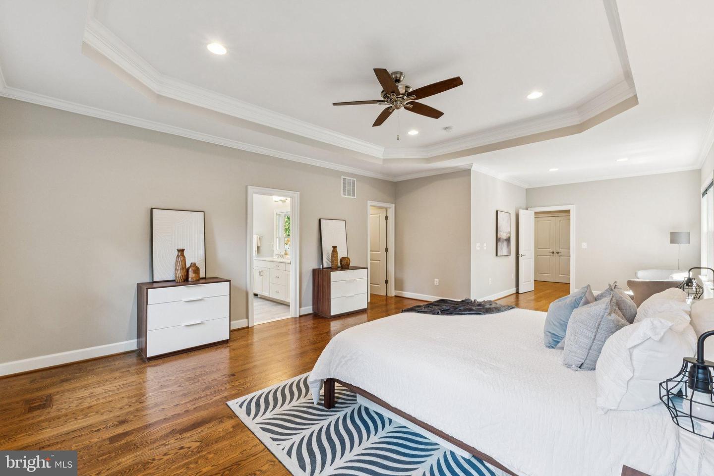 2354 N QUEBEC ST, ARLINGTON, Virginia 22207, 5 Bedrooms Bedrooms, 22 Rooms Rooms,4 BathroomsBathrooms,Residential,For sale,2354 N QUEBEC ST,VAAR2060426 MLS # VAAR2060426