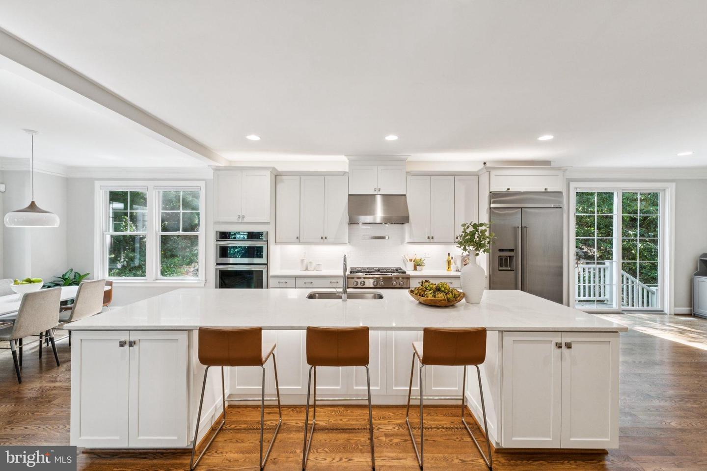 2354 N QUEBEC ST, ARLINGTON, Virginia 22207, 5 Bedrooms Bedrooms, 22 Rooms Rooms,4 BathroomsBathrooms,Residential,For sale,2354 N QUEBEC ST,VAAR2060426 MLS # VAAR2060426
