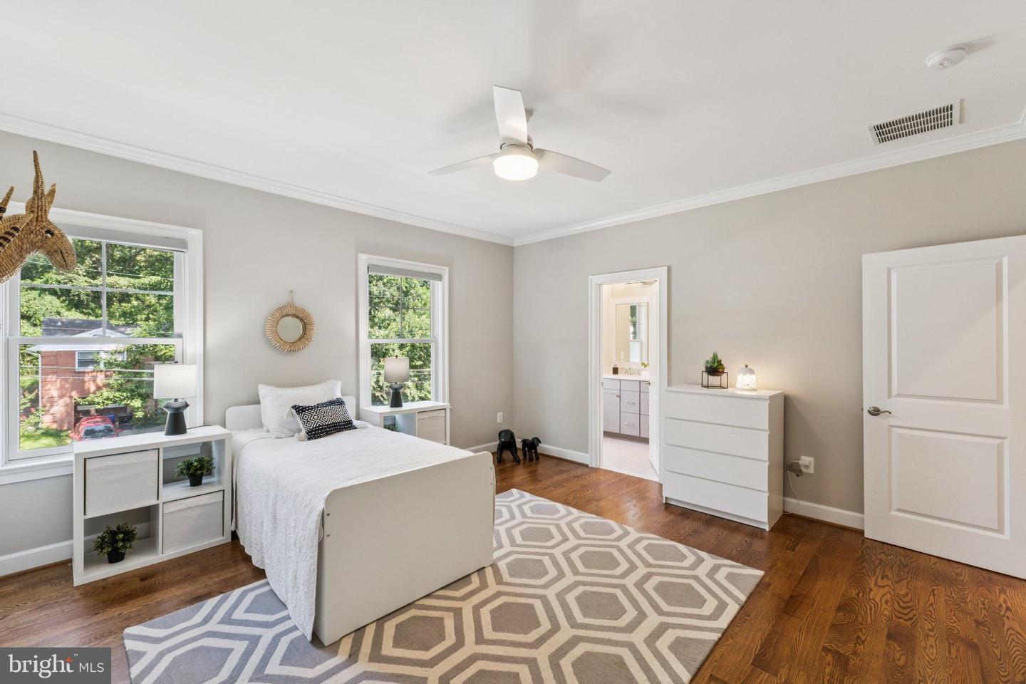 2354 N QUEBEC ST, ARLINGTON, Virginia 22207, 5 Bedrooms Bedrooms, 22 Rooms Rooms,4 BathroomsBathrooms,Residential,For sale,2354 N QUEBEC ST,VAAR2060426 MLS # VAAR2060426