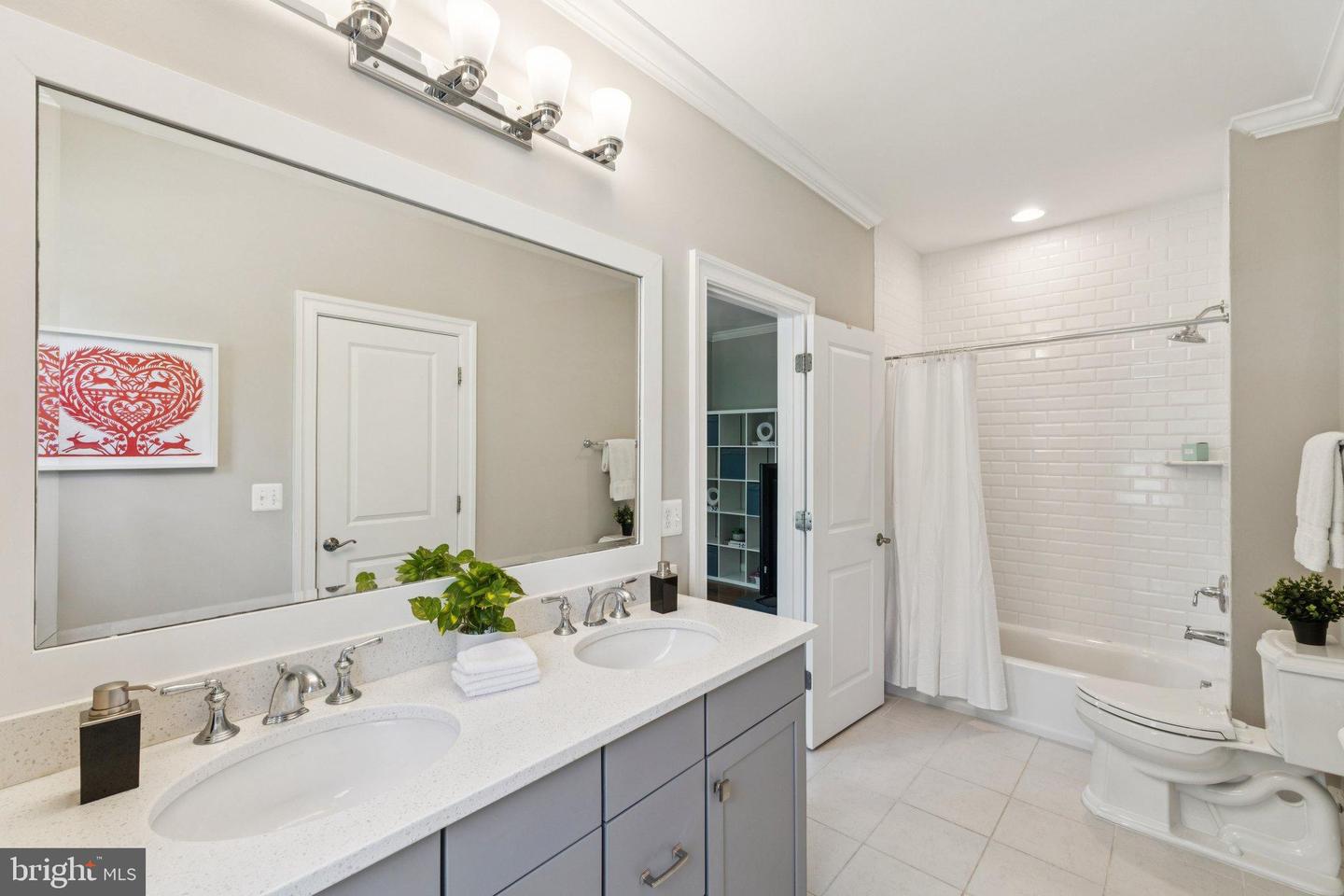 2354 N QUEBEC ST, ARLINGTON, Virginia 22207, 5 Bedrooms Bedrooms, 22 Rooms Rooms,4 BathroomsBathrooms,Residential,For sale,2354 N QUEBEC ST,VAAR2060426 MLS # VAAR2060426