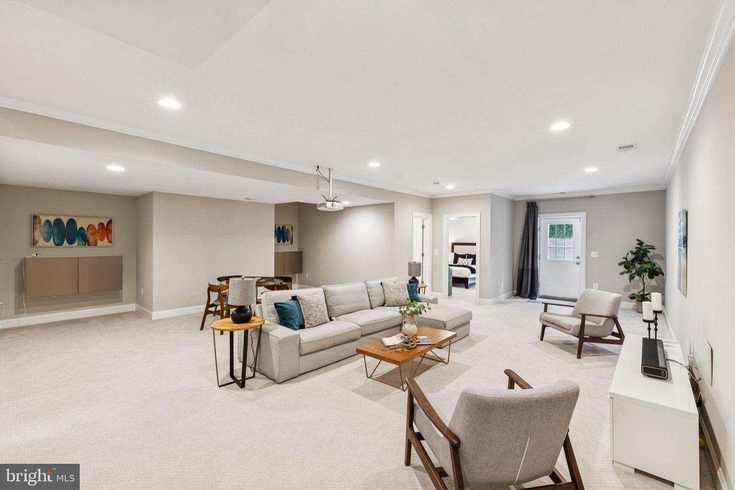 2354 N QUEBEC ST, ARLINGTON, Virginia 22207, 5 Bedrooms Bedrooms, 22 Rooms Rooms,4 BathroomsBathrooms,Residential,For sale,2354 N QUEBEC ST,VAAR2060426 MLS # VAAR2060426