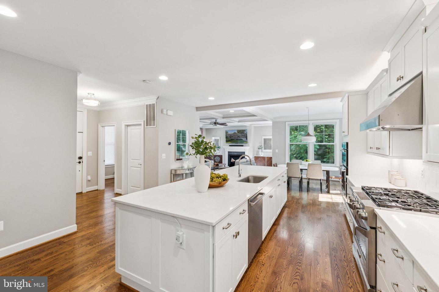 2354 N QUEBEC ST, ARLINGTON, Virginia 22207, 5 Bedrooms Bedrooms, 22 Rooms Rooms,4 BathroomsBathrooms,Residential,For sale,2354 N QUEBEC ST,VAAR2060426 MLS # VAAR2060426