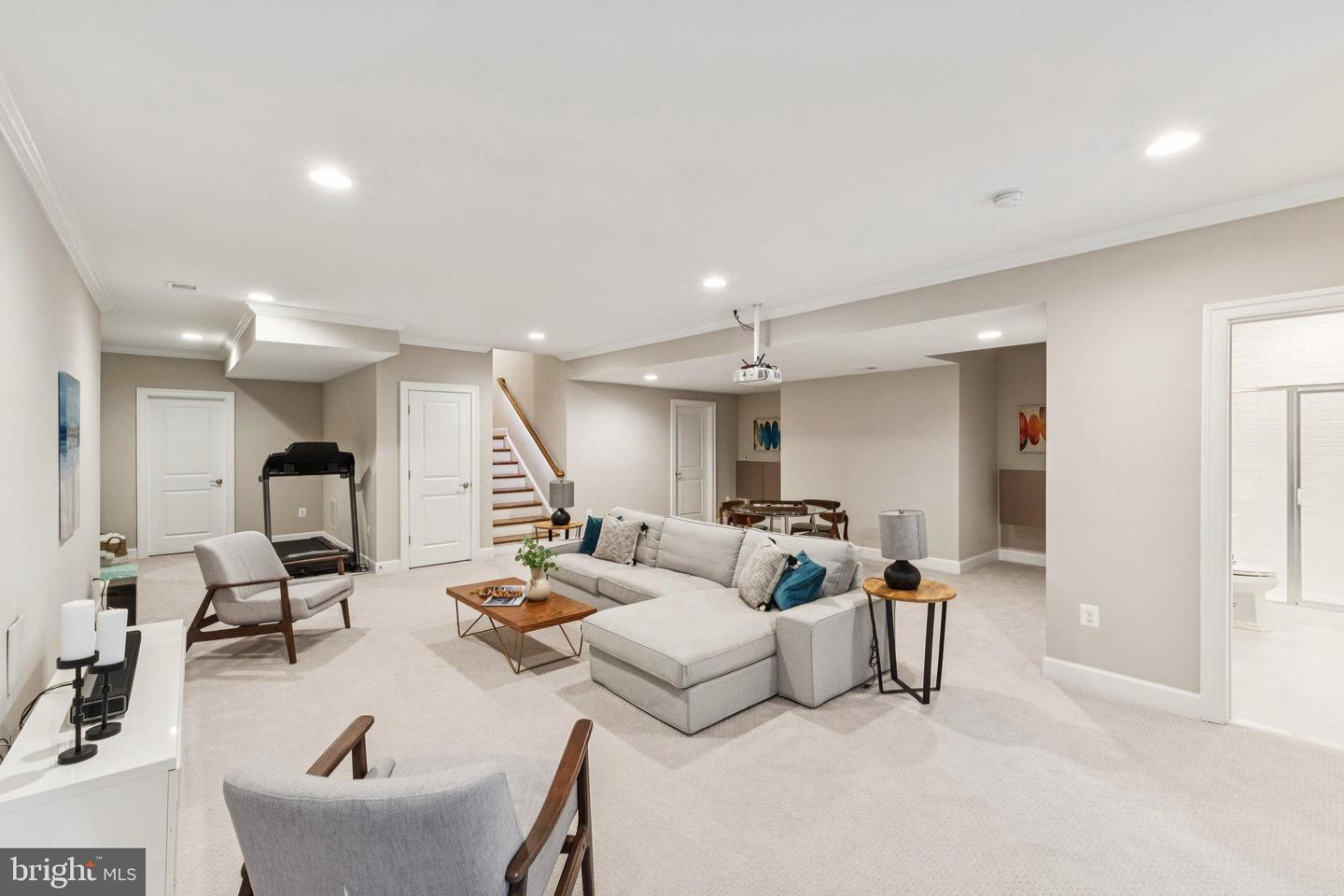 2354 N QUEBEC ST, ARLINGTON, Virginia 22207, 5 Bedrooms Bedrooms, 22 Rooms Rooms,4 BathroomsBathrooms,Residential,For sale,2354 N QUEBEC ST,VAAR2060426 MLS # VAAR2060426
