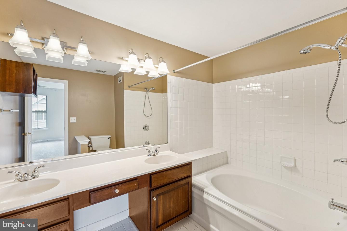 5636 WILLOUGHBY NEWTON DR #35, CENTREVILLE, Virginia 20120, 2 Bedrooms Bedrooms, ,2 BathroomsBathrooms,Residential,For sale,5636 WILLOUGHBY NEWTON DR #35,VAFX2255564 MLS # VAFX2255564
