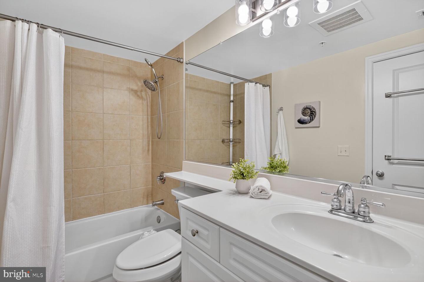 851 N GLEBE RD #411, ARLINGTON, Virginia 22203, 2 Bedrooms Bedrooms, ,2 BathroomsBathrooms,Residential,For sale,851 N GLEBE RD #411,VAAR2060886 MLS # VAAR2060886