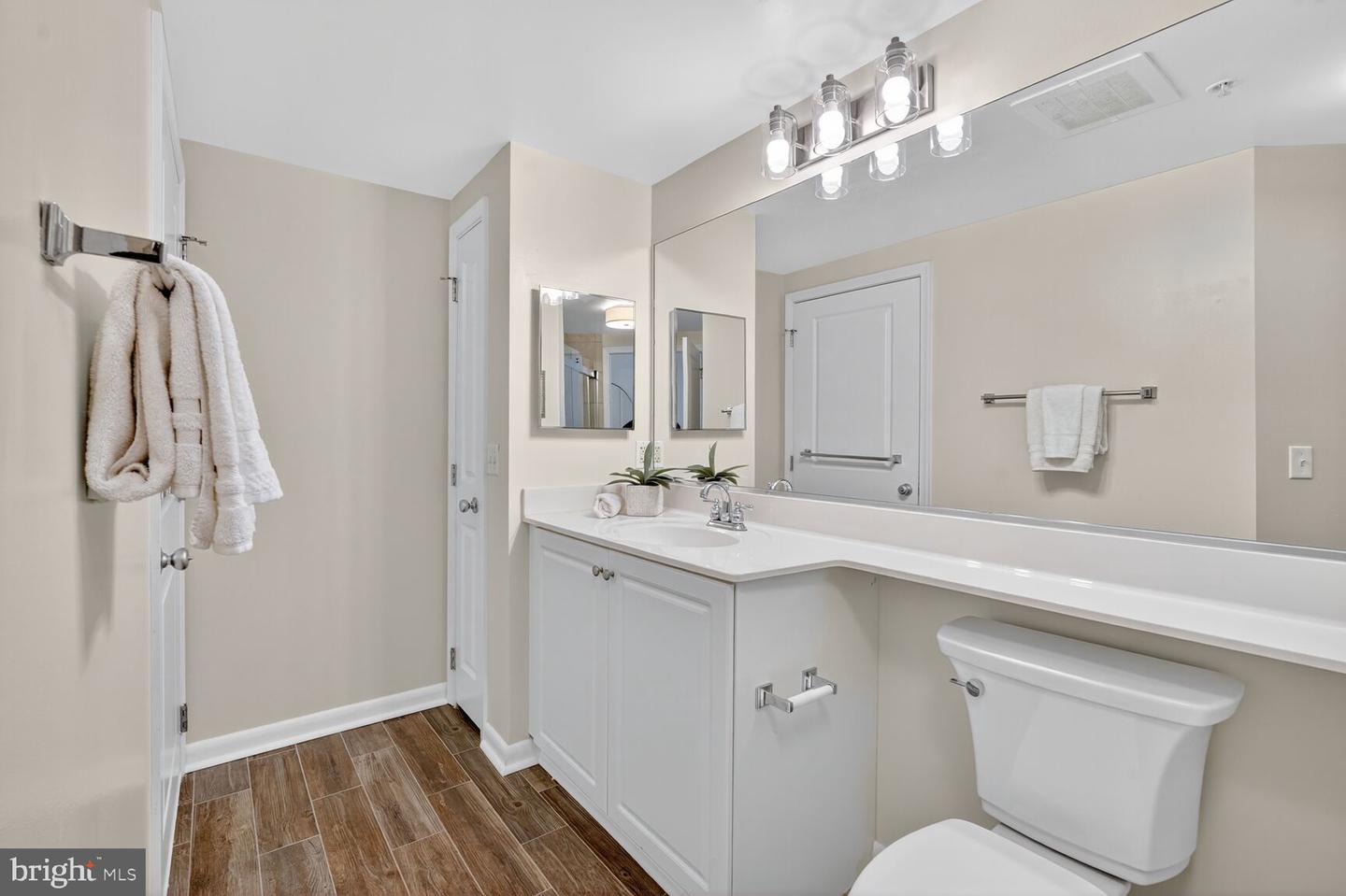 851 N GLEBE RD #411, ARLINGTON, Virginia 22203, 2 Bedrooms Bedrooms, ,2 BathroomsBathrooms,Residential,For sale,851 N GLEBE RD #411,VAAR2060886 MLS # VAAR2060886