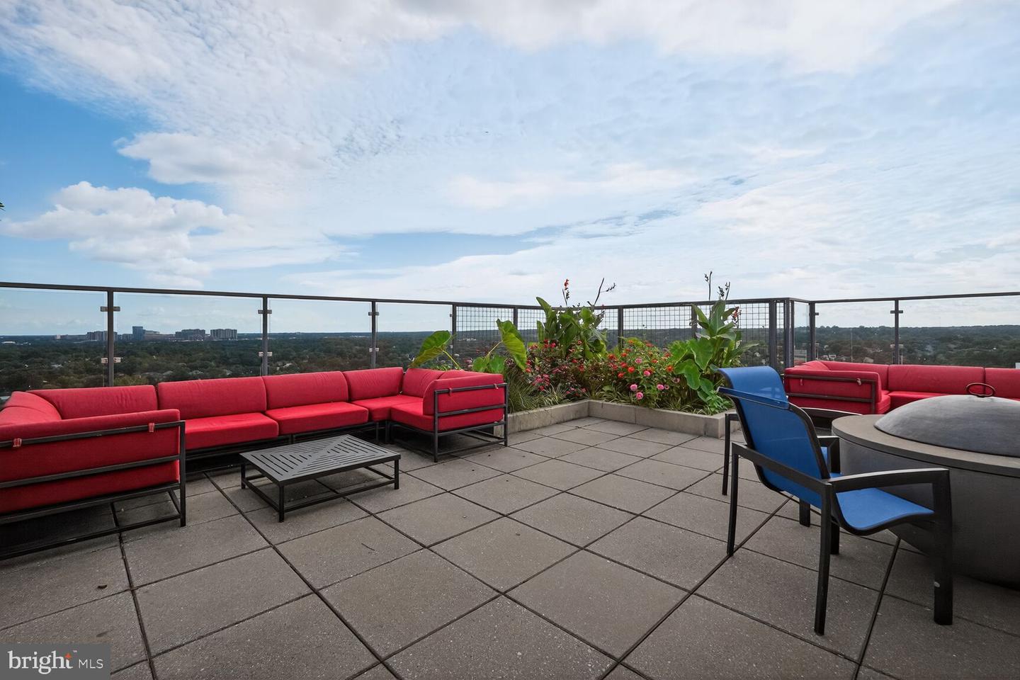 851 N GLEBE RD #411, ARLINGTON, Virginia 22203, 2 Bedrooms Bedrooms, ,2 BathroomsBathrooms,Residential,For sale,851 N GLEBE RD #411,VAAR2060886 MLS # VAAR2060886