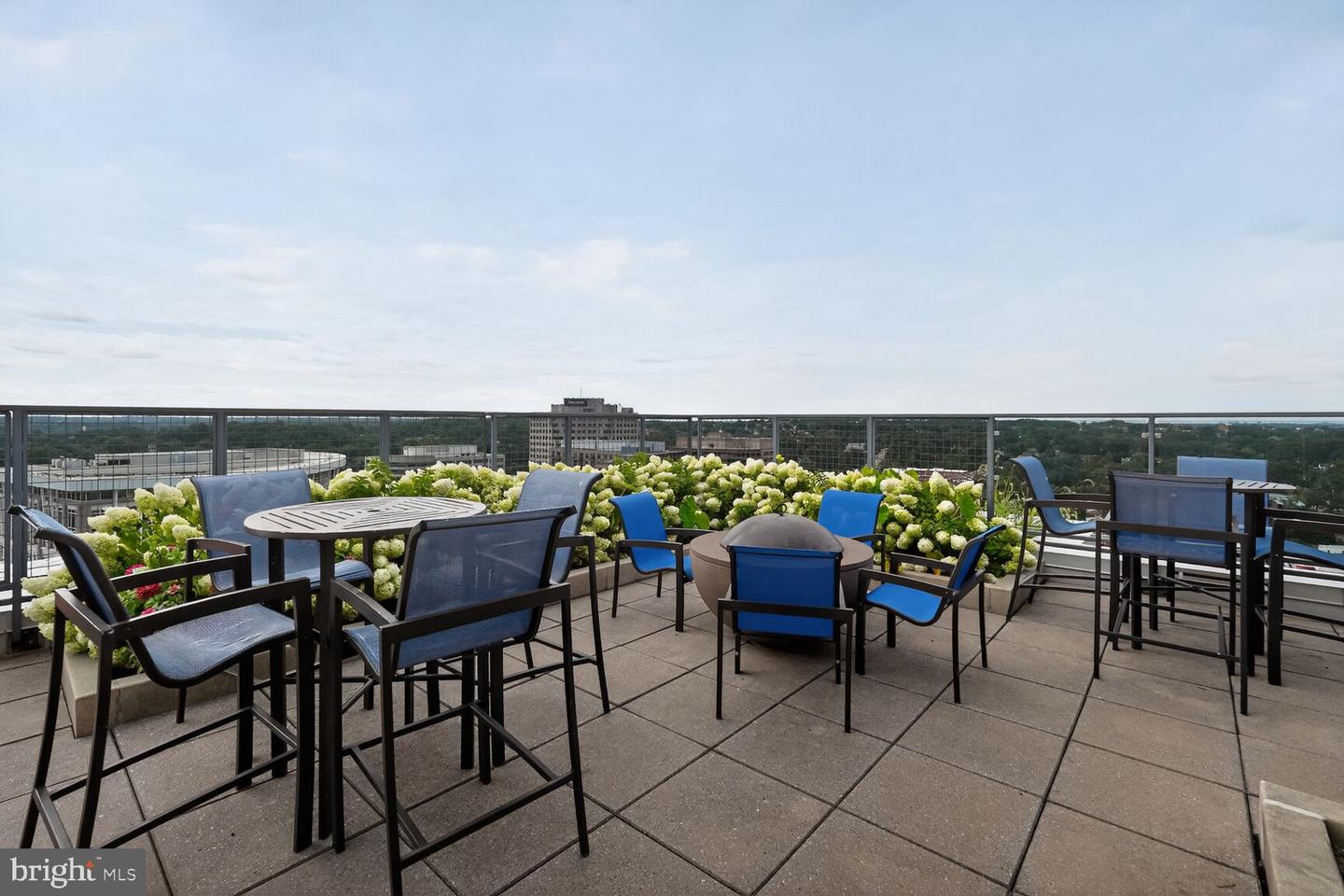 851 N GLEBE RD #411, ARLINGTON, Virginia 22203, 2 Bedrooms Bedrooms, ,2 BathroomsBathrooms,Residential,For sale,851 N GLEBE RD #411,VAAR2060886 MLS # VAAR2060886