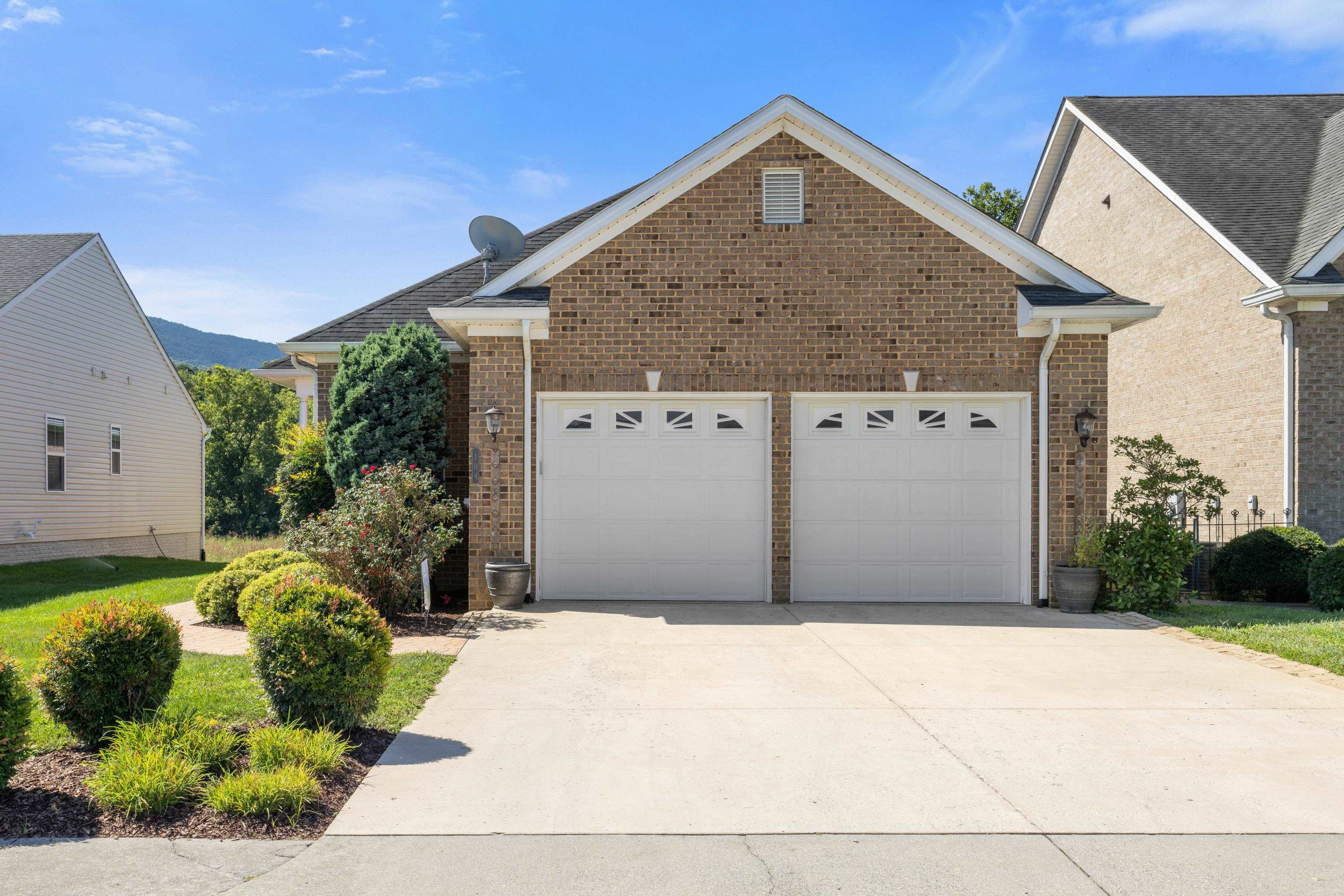 104 COURTYARD TER, NEW MARKET, Virginia 22844, 3 Bedrooms Bedrooms, ,3 BathroomsBathrooms,Residential,104 COURTYARD TER,667937 MLS # 667937