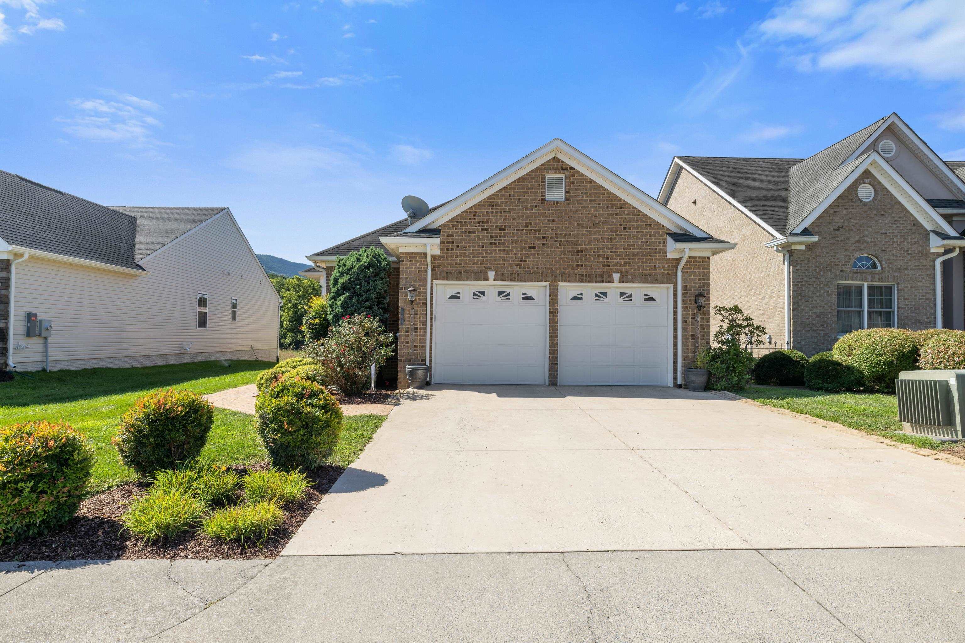 104 COURTYARD TER, NEW MARKET, Virginia 22844, 3 Bedrooms Bedrooms, ,3 BathroomsBathrooms,Residential,104 COURTYARD TER,667937 MLS # 667937