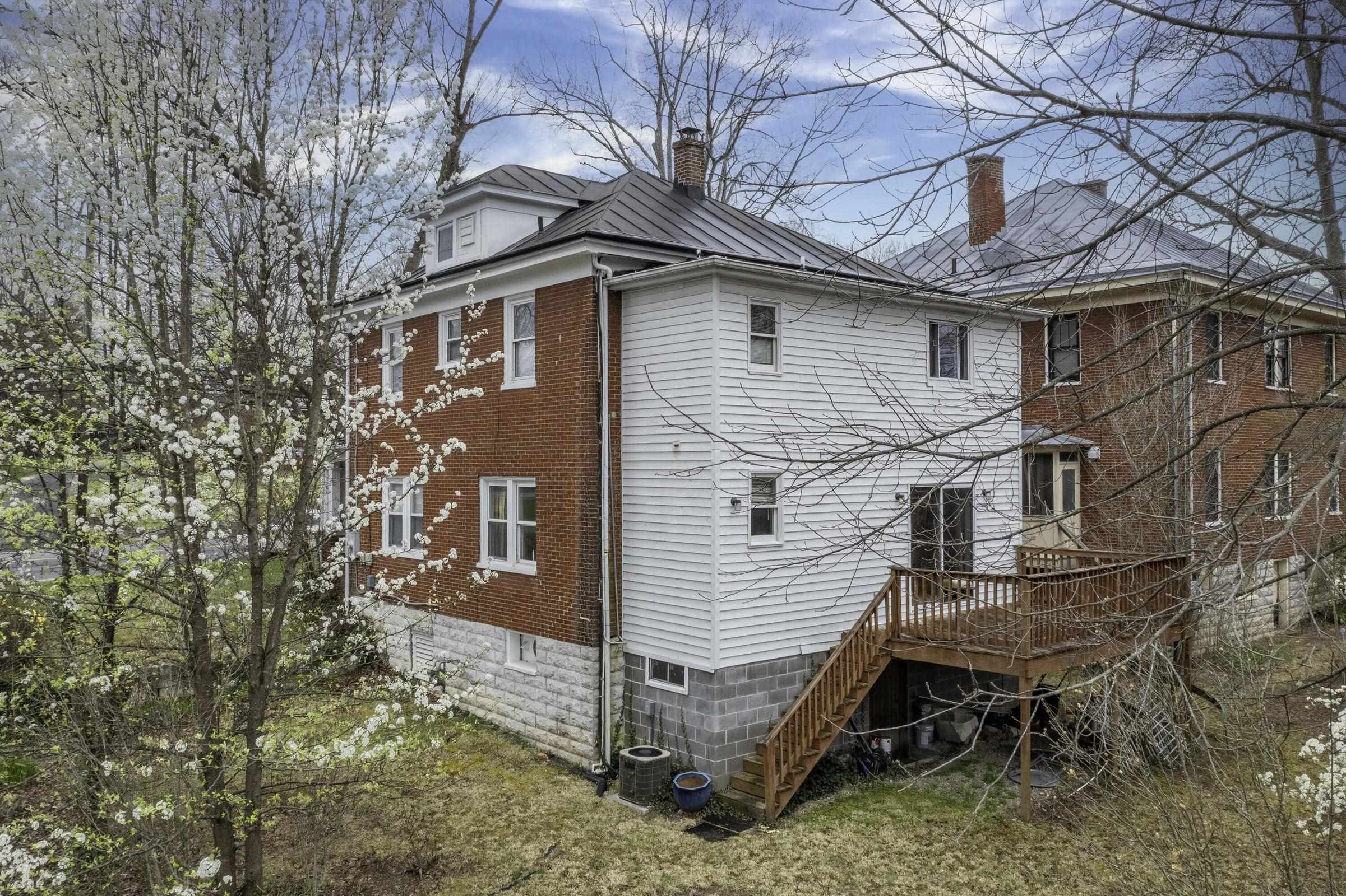 521 SOUTH MAIN ST, LEXINGTON, Virginia 24450, 3 Bedrooms Bedrooms, ,2 BathroomsBathrooms,Residential,521 S. Main St Lexington, VA 24450,521 SOUTH MAIN ST,667938 MLS # 667938