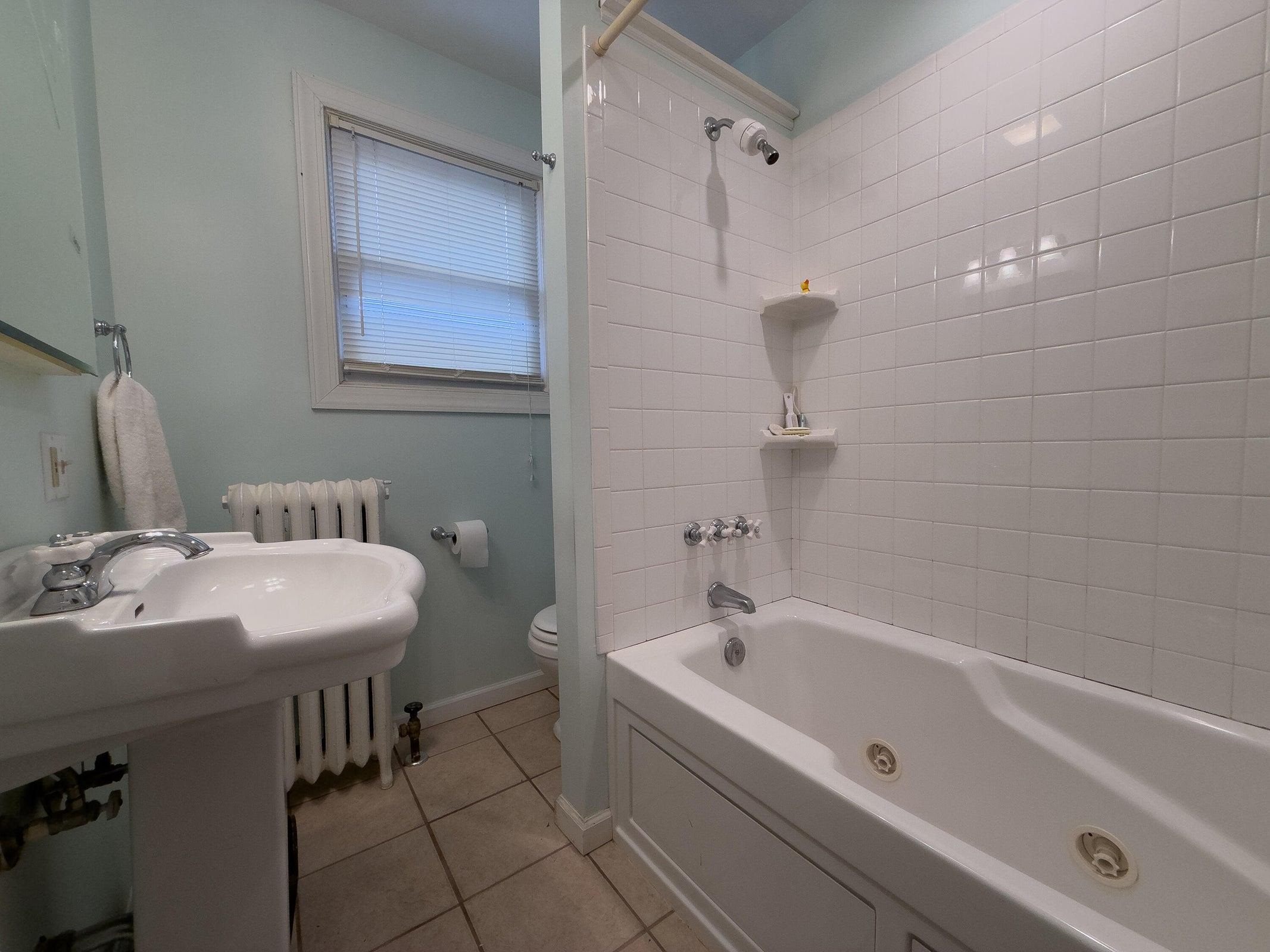 Shared bath on 2nd floor with jacuzzi tub!!