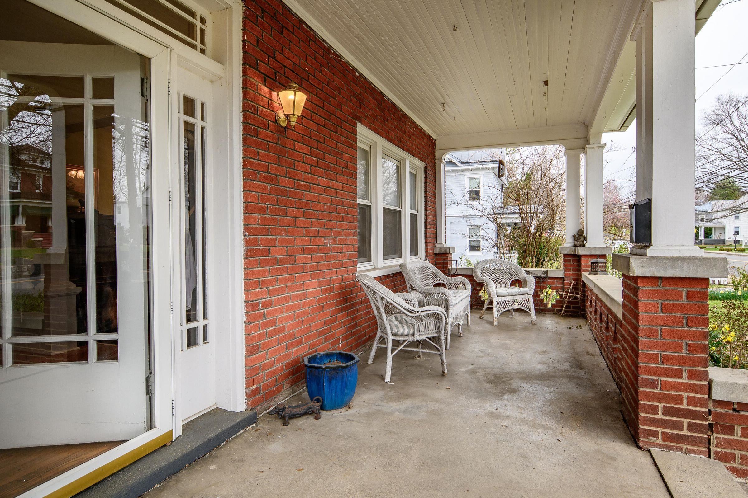 521 SOUTH MAIN ST, LEXINGTON, Virginia 24450, 3 Bedrooms Bedrooms, ,2 BathroomsBathrooms,Residential,521 S. Main St Lexington, VA 24450,521 SOUTH MAIN ST,667938 MLS # 667938