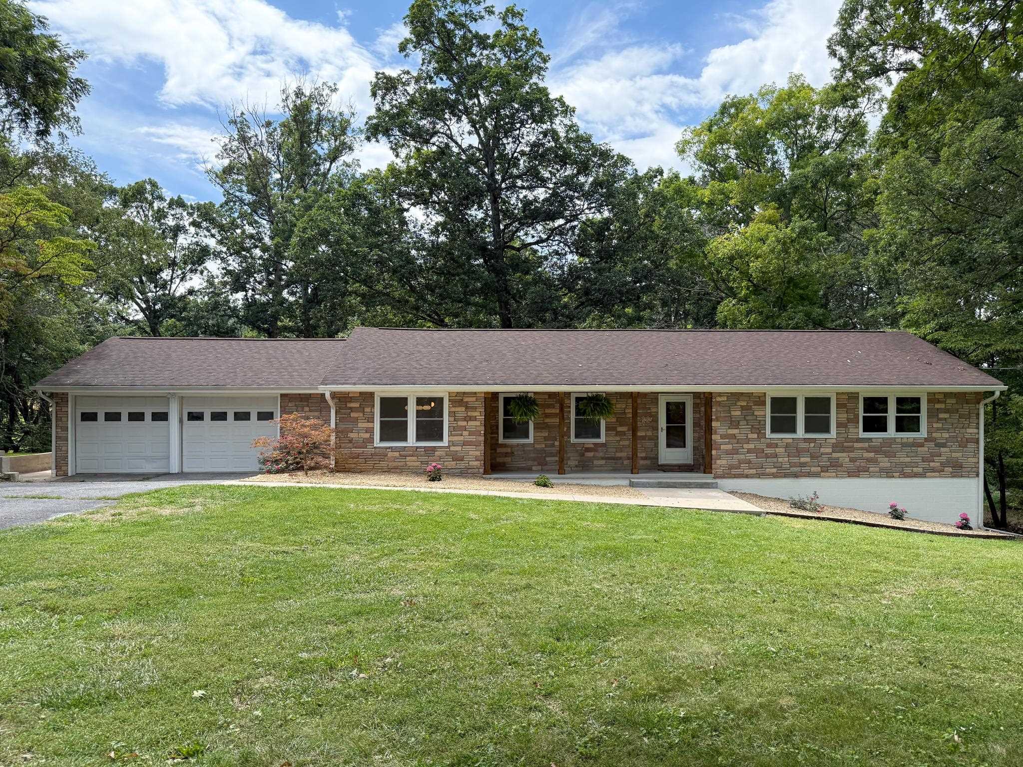 22 HIDDEN HOLLOW LN, STAUNTON, Virginia 24401, 4 Bedrooms Bedrooms, ,2 BathroomsBathrooms,Residential,22 HIDDEN HOLLOW LN,667958 MLS # 667958
