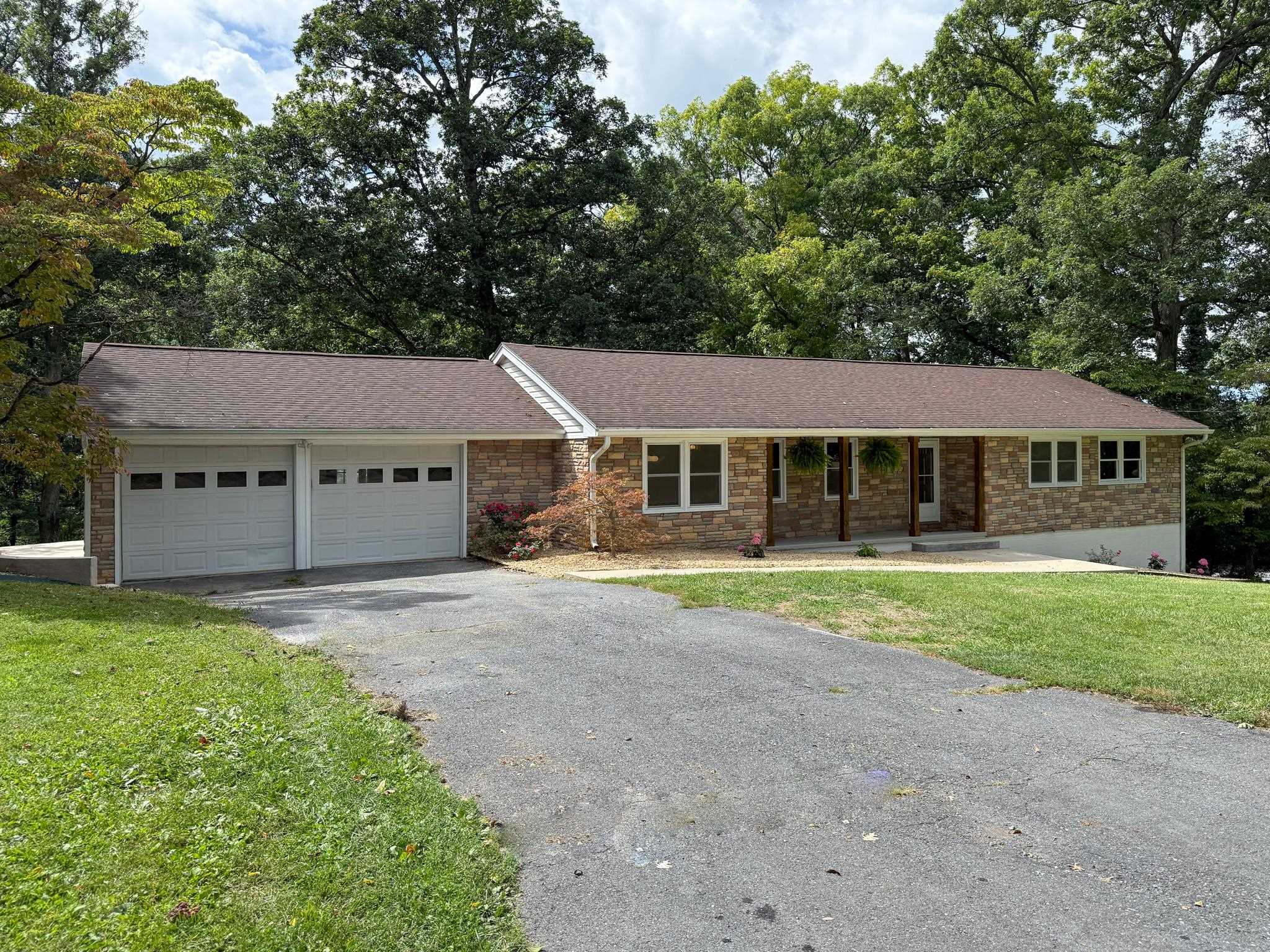 22 HIDDEN HOLLOW LN, STAUNTON, Virginia 24401, 4 Bedrooms Bedrooms, ,2 BathroomsBathrooms,Residential,22 HIDDEN HOLLOW LN,667958 MLS # 667958