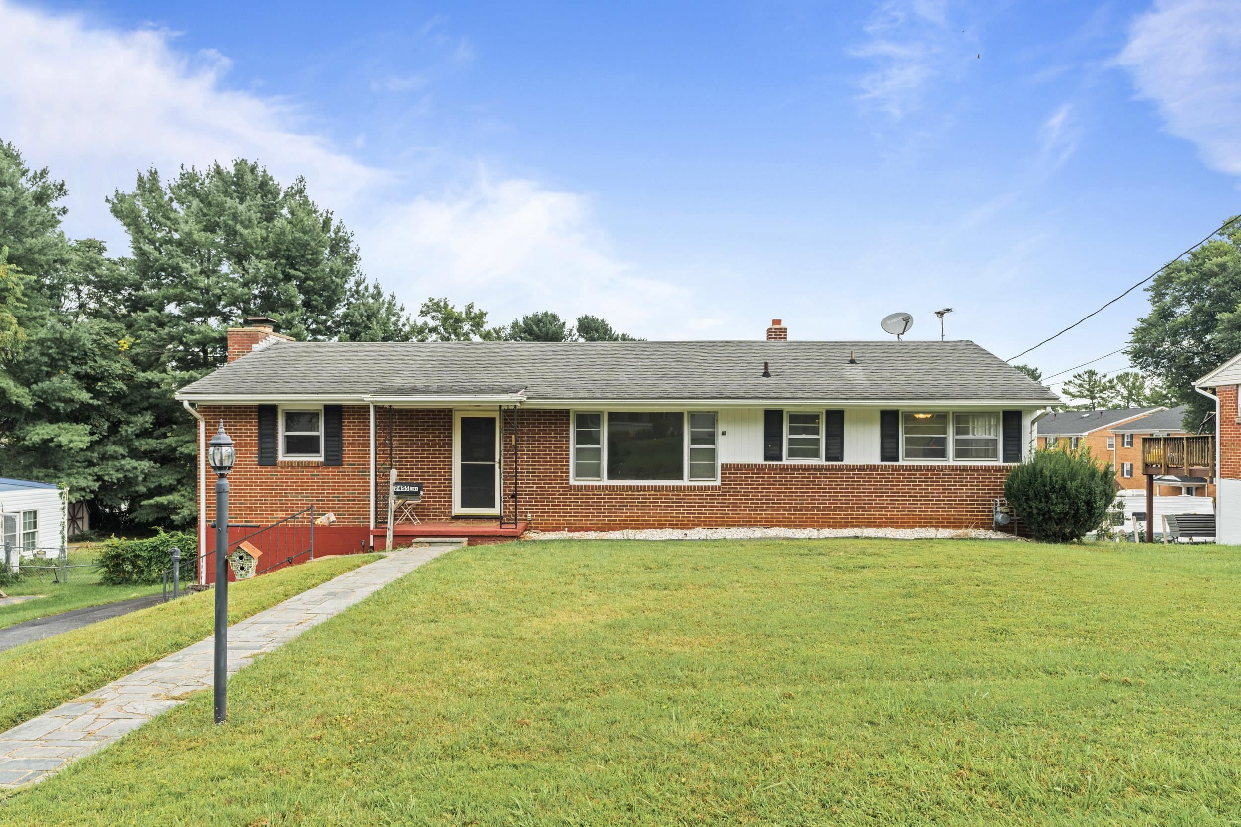 2455 MT VERNON ST, WAYNESBORO, Virginia 22980, 3 Bedrooms Bedrooms, ,2 BathroomsBathrooms,Residential,2455 MT VERNON ST,667959 MLS # 667959