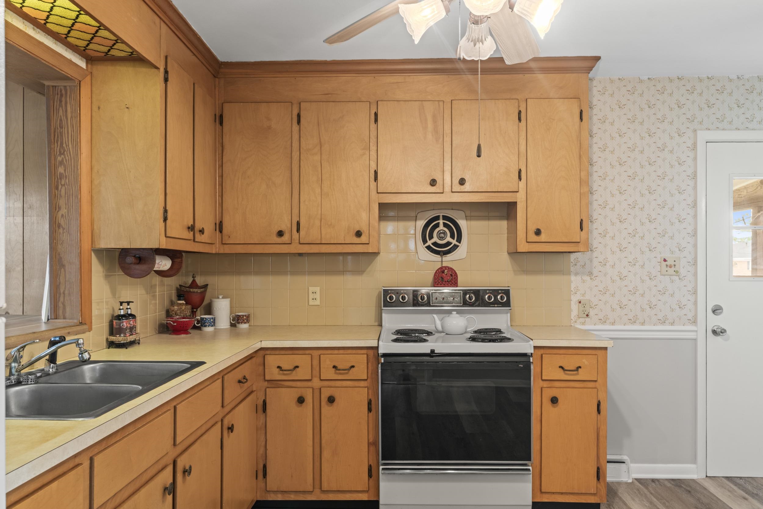 2455 MT VERNON ST, WAYNESBORO, Virginia 22980, 3 Bedrooms Bedrooms, ,2 BathroomsBathrooms,Residential,2455 MT VERNON ST,667959 MLS # 667959