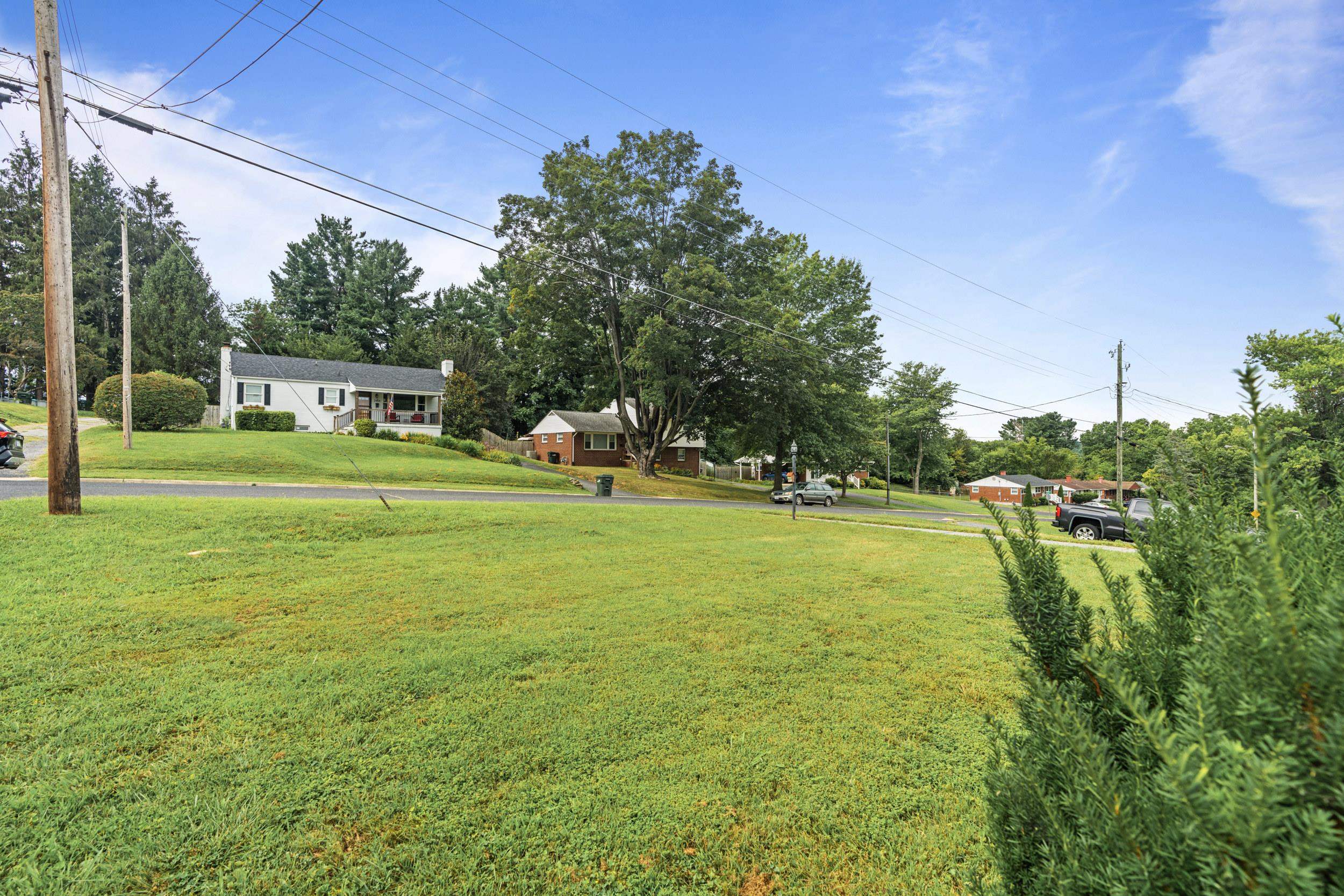 2455 MT VERNON ST, WAYNESBORO, Virginia 22980, 3 Bedrooms Bedrooms, ,2 BathroomsBathrooms,Residential,2455 MT VERNON ST,667959 MLS # 667959