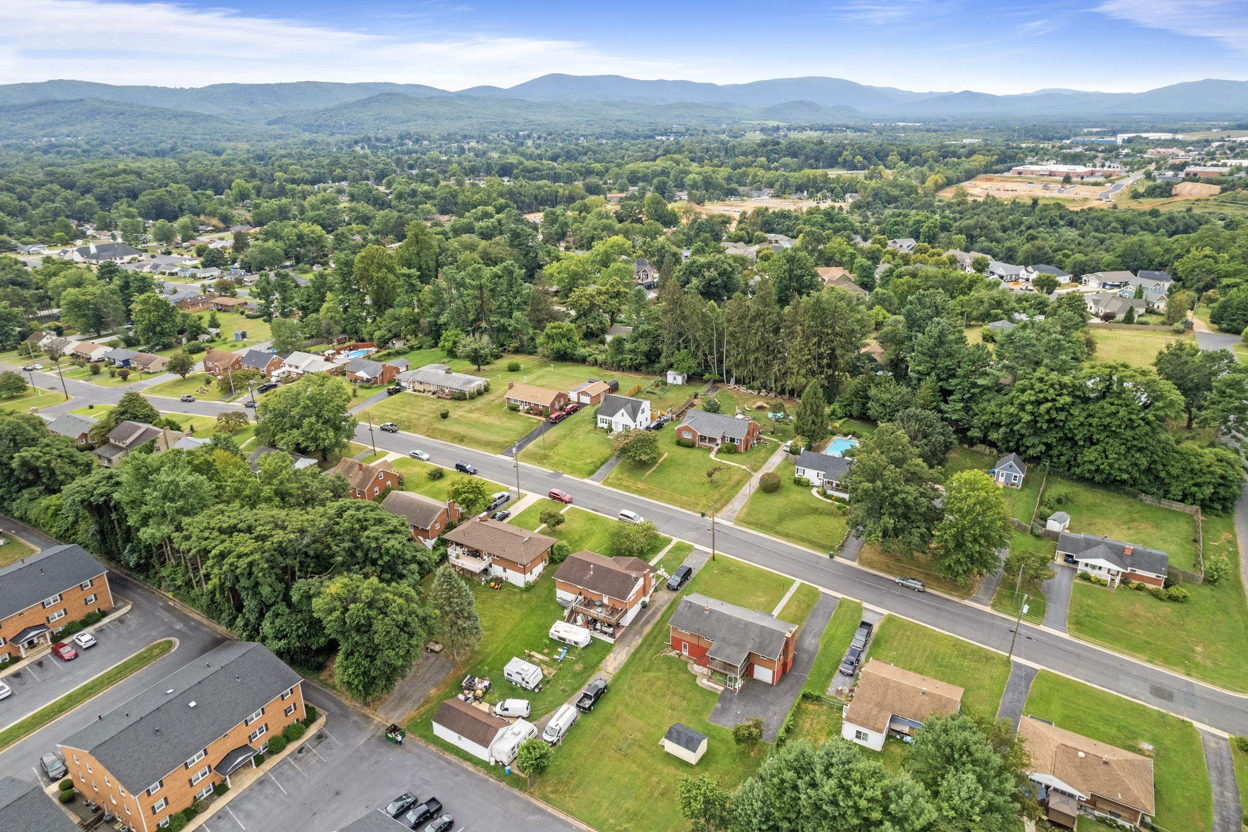 2455 MT VERNON ST, WAYNESBORO, Virginia 22980, 3 Bedrooms Bedrooms, ,2 BathroomsBathrooms,Residential,2455 MT VERNON ST,667959 MLS # 667959