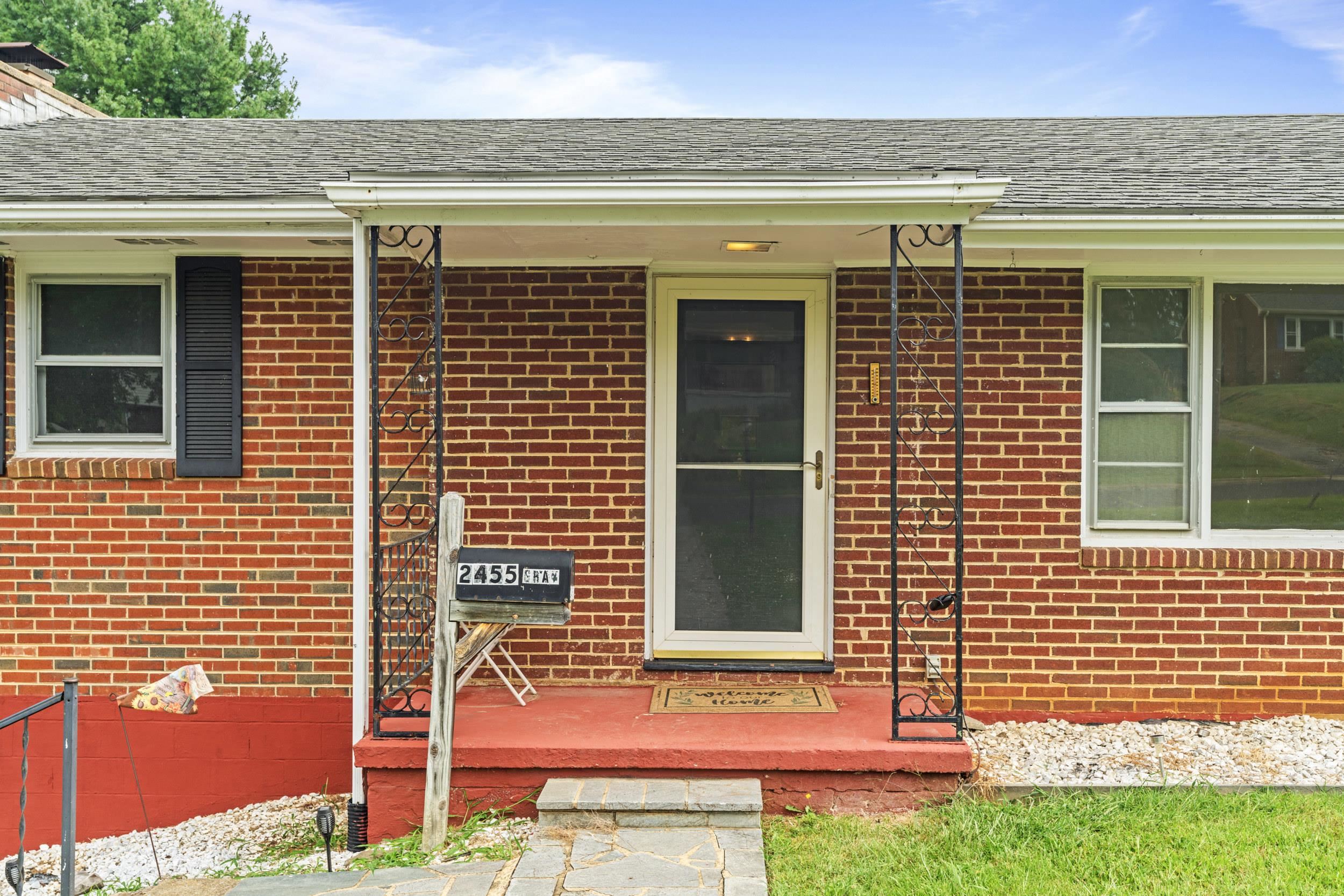 2455 MT VERNON ST, WAYNESBORO, Virginia 22980, 3 Bedrooms Bedrooms, ,2 BathroomsBathrooms,Residential,2455 MT VERNON ST,667959 MLS # 667959