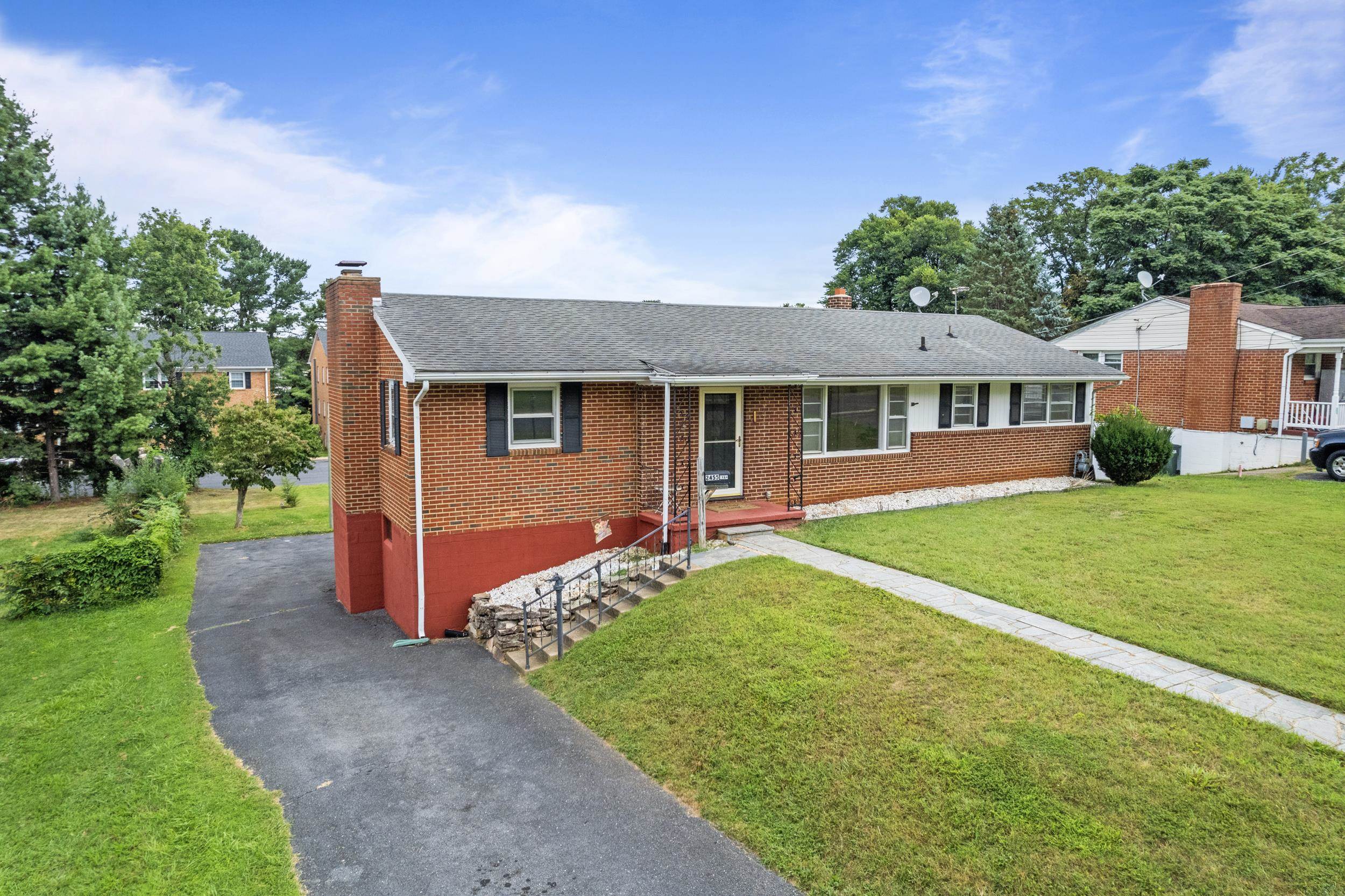 2455 MT VERNON ST, WAYNESBORO, Virginia 22980, 3 Bedrooms Bedrooms, ,2 BathroomsBathrooms,Residential,2455 MT VERNON ST,667959 MLS # 667959