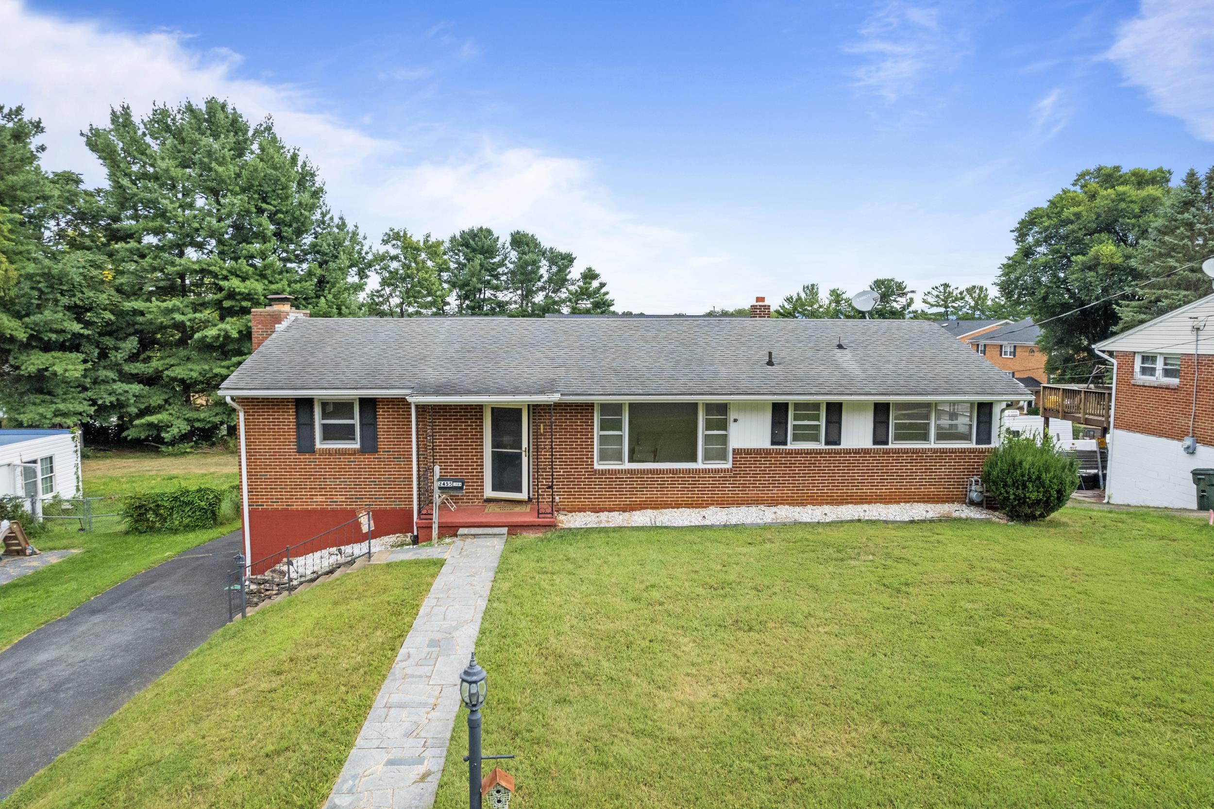 2455 MT VERNON ST, WAYNESBORO, Virginia 22980, 3 Bedrooms Bedrooms, ,2 BathroomsBathrooms,Residential,2455 MT VERNON ST,667959 MLS # 667959