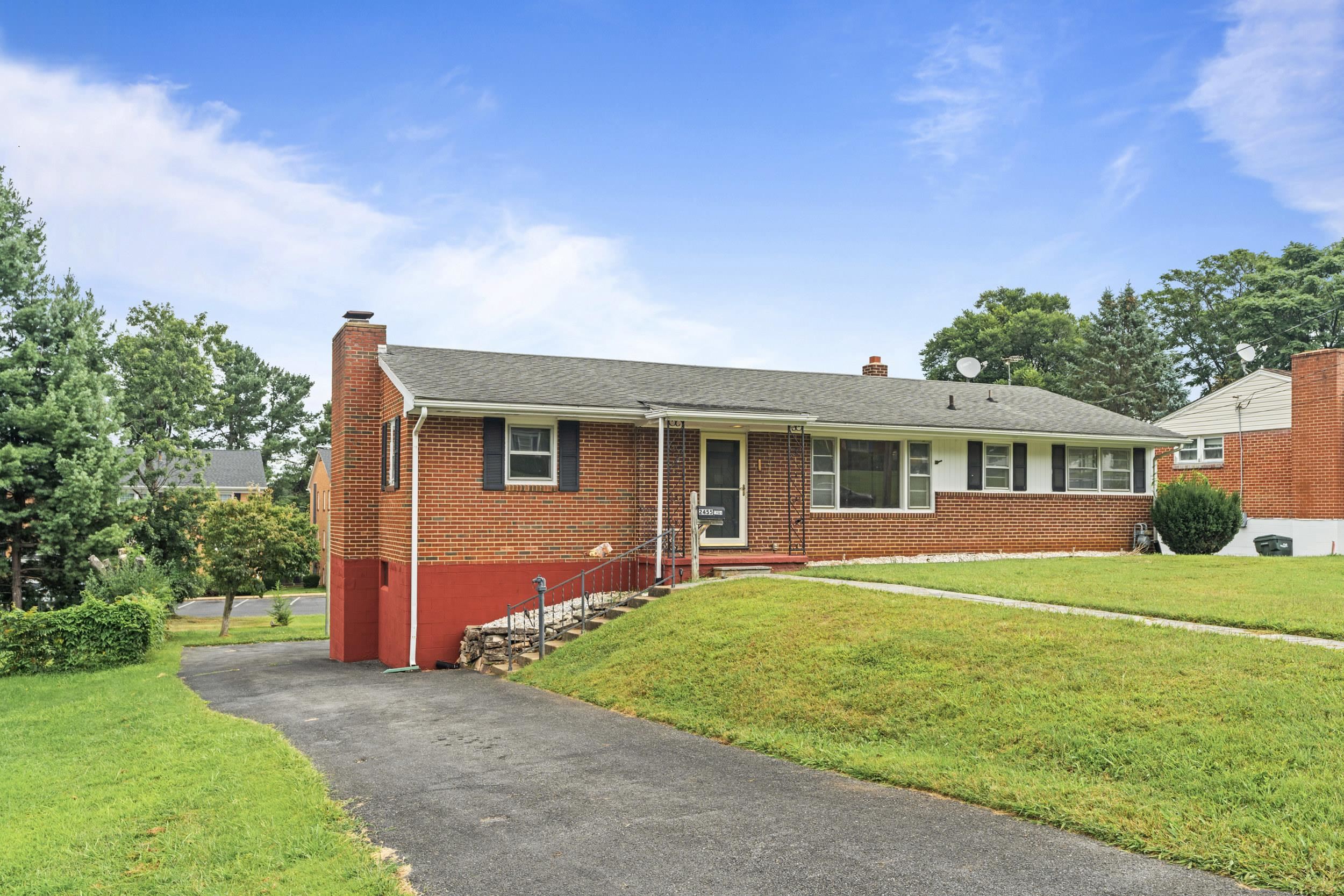 2455 MT VERNON ST, WAYNESBORO, Virginia 22980, 3 Bedrooms Bedrooms, ,2 BathroomsBathrooms,Residential,2455 MT VERNON ST,667959 MLS # 667959