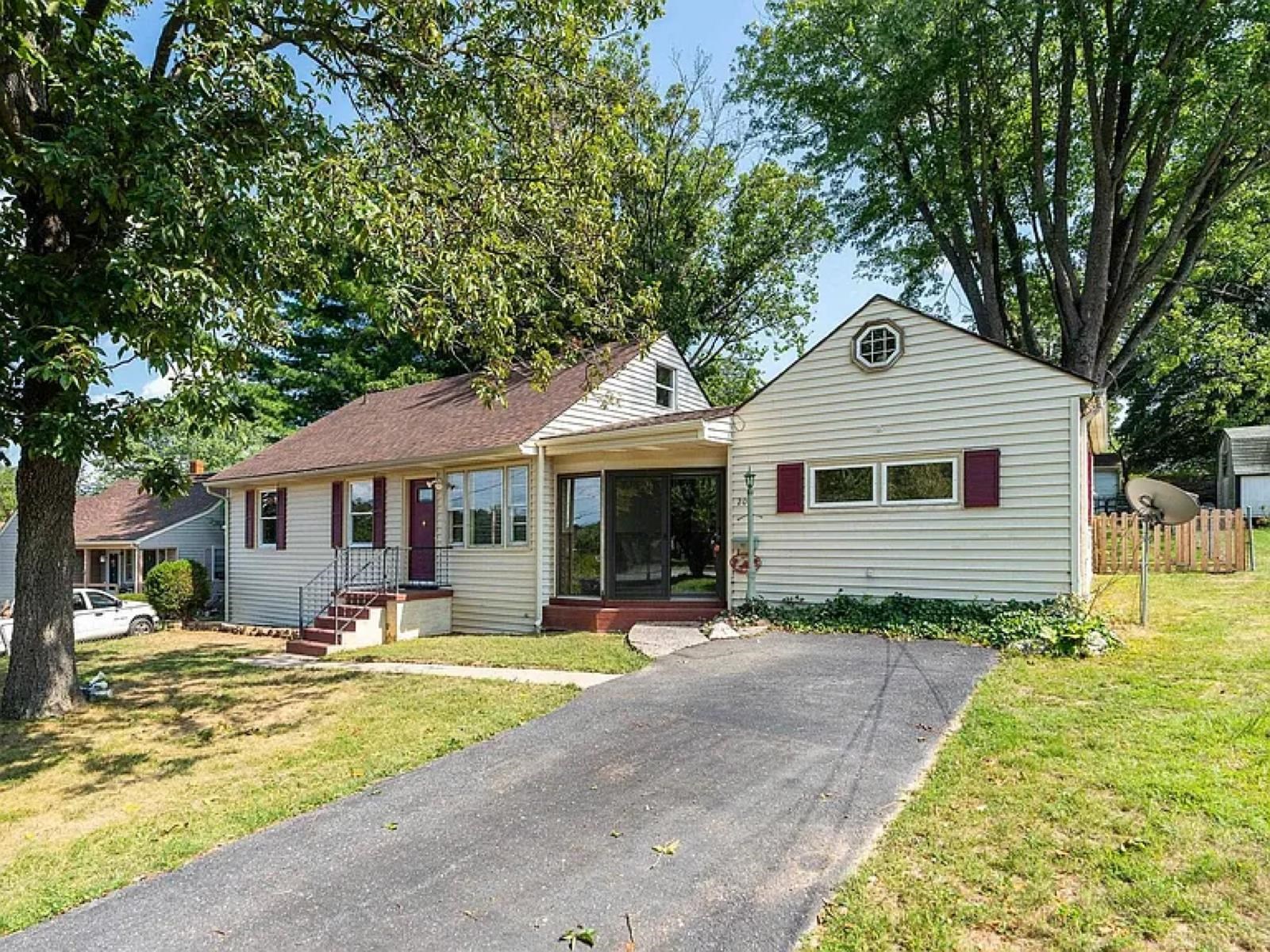 205 DEVON RD, STAUNTON, Virginia 24401, 4 Bedrooms Bedrooms, ,1 BathroomBathrooms,Residential,205 DEVON RD,667960 MLS # 667960