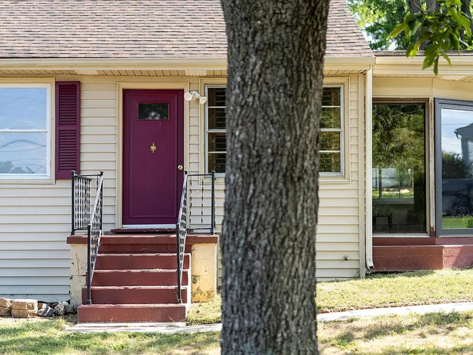 205 DEVON RD, STAUNTON, Virginia 24401, 4 Bedrooms Bedrooms, ,1 BathroomBathrooms,Residential,205 DEVON RD,667960 MLS # 667960