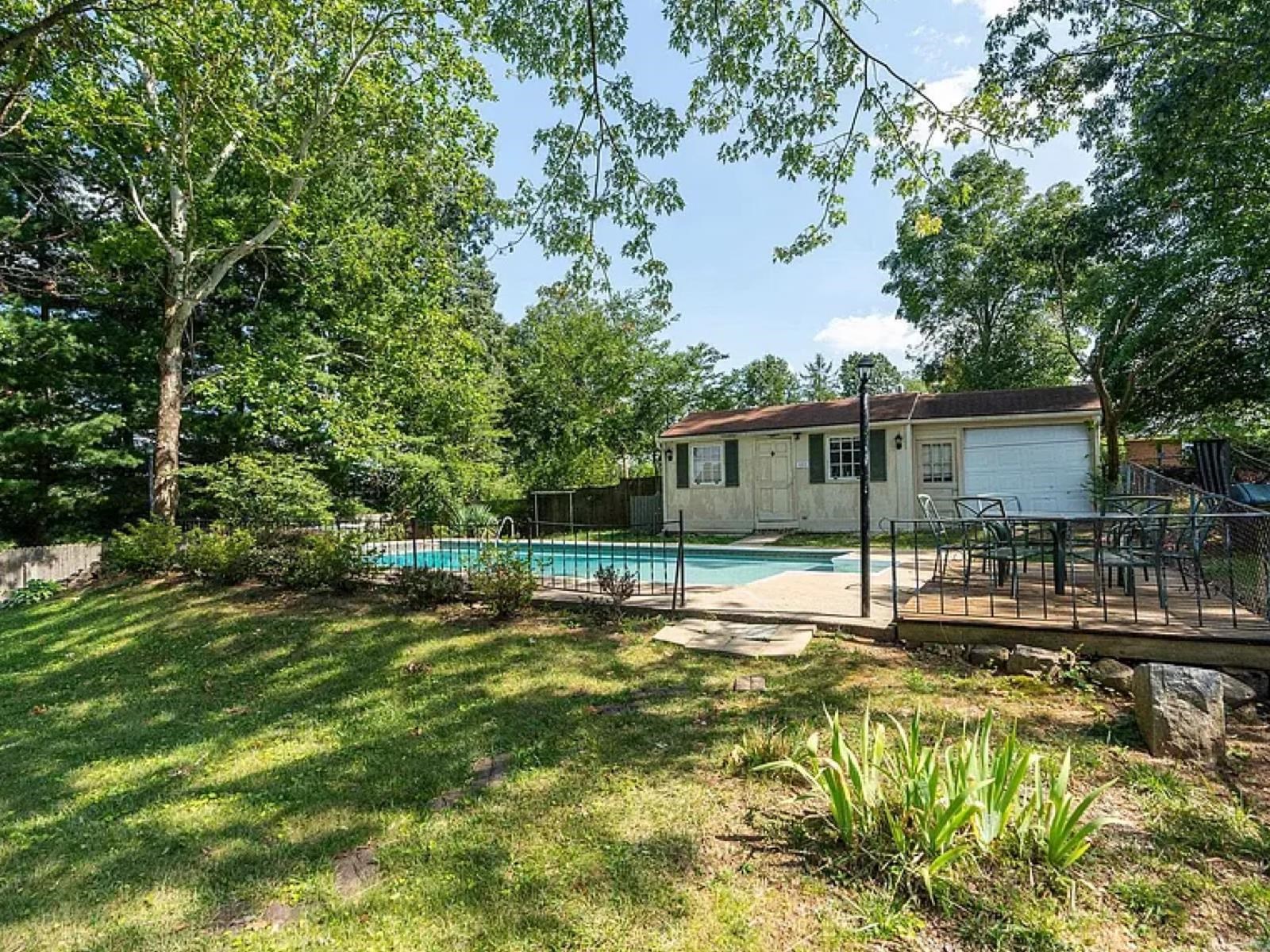 205 DEVON RD, STAUNTON, Virginia 24401, 4 Bedrooms Bedrooms, ,1 BathroomBathrooms,Residential,205 DEVON RD,667960 MLS # 667960
